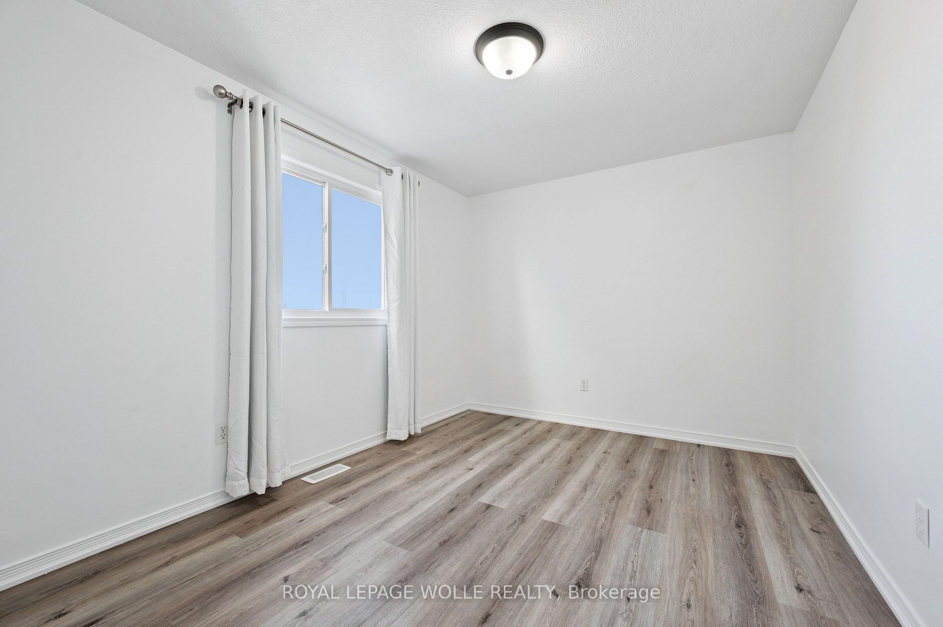 Photo 32 of 114 Woodbine Avenue, Kitchener — HOMEH