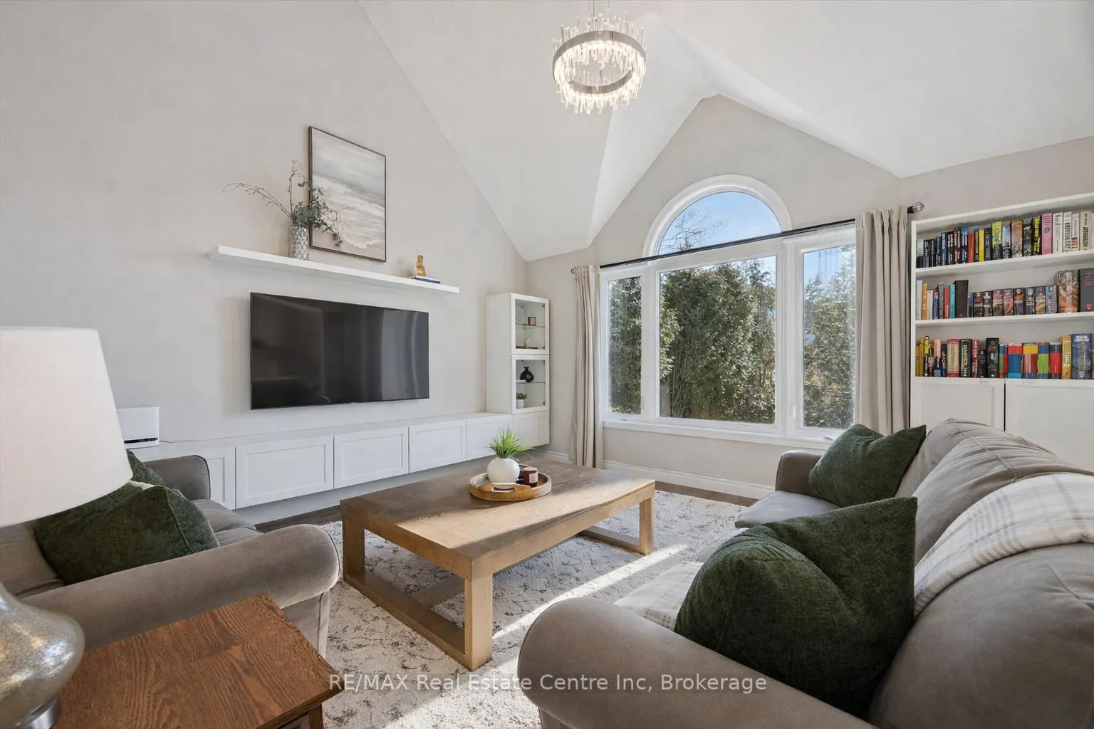 Photo 2 of 61 Gaw Crescent, Guelph, Pineridge/Westminster Woods — HOMEH