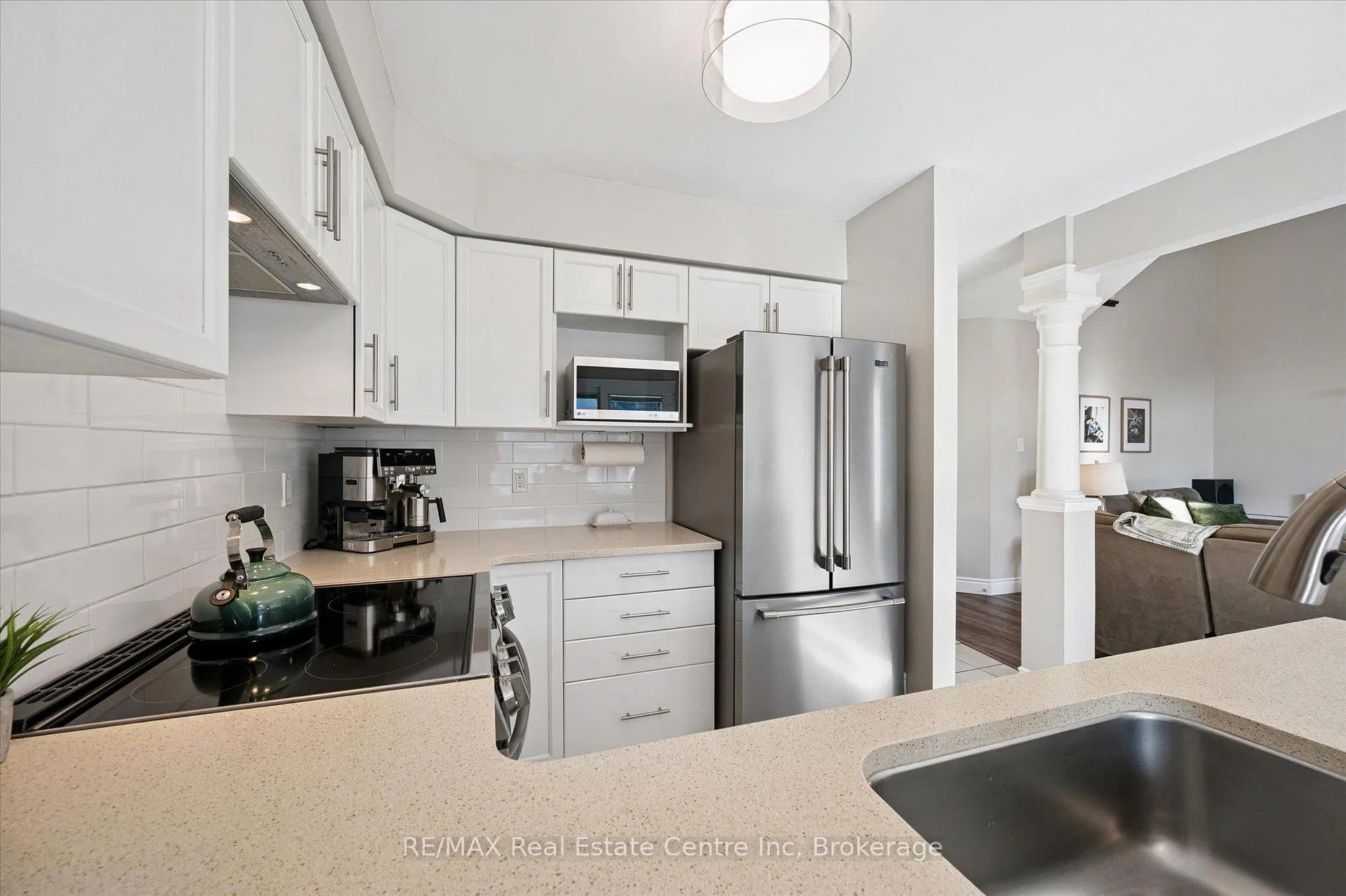 Photo 5 of 61 Gaw Crescent, Guelph, Pineridge/Westminster Woods — HOMEH