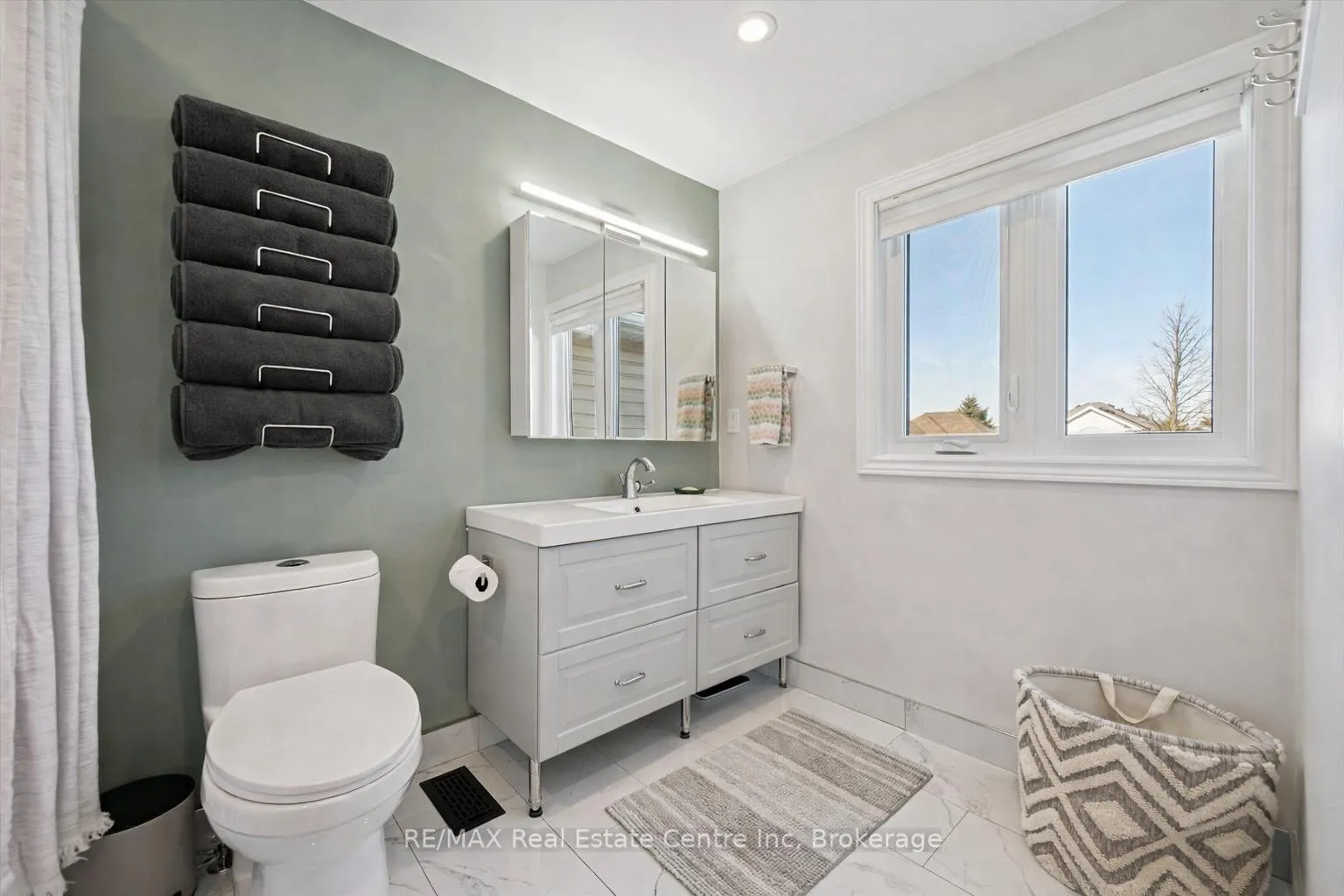 Photo 10 of 61 Gaw Crescent, Guelph, Pineridge/Westminster Woods — HOMEH