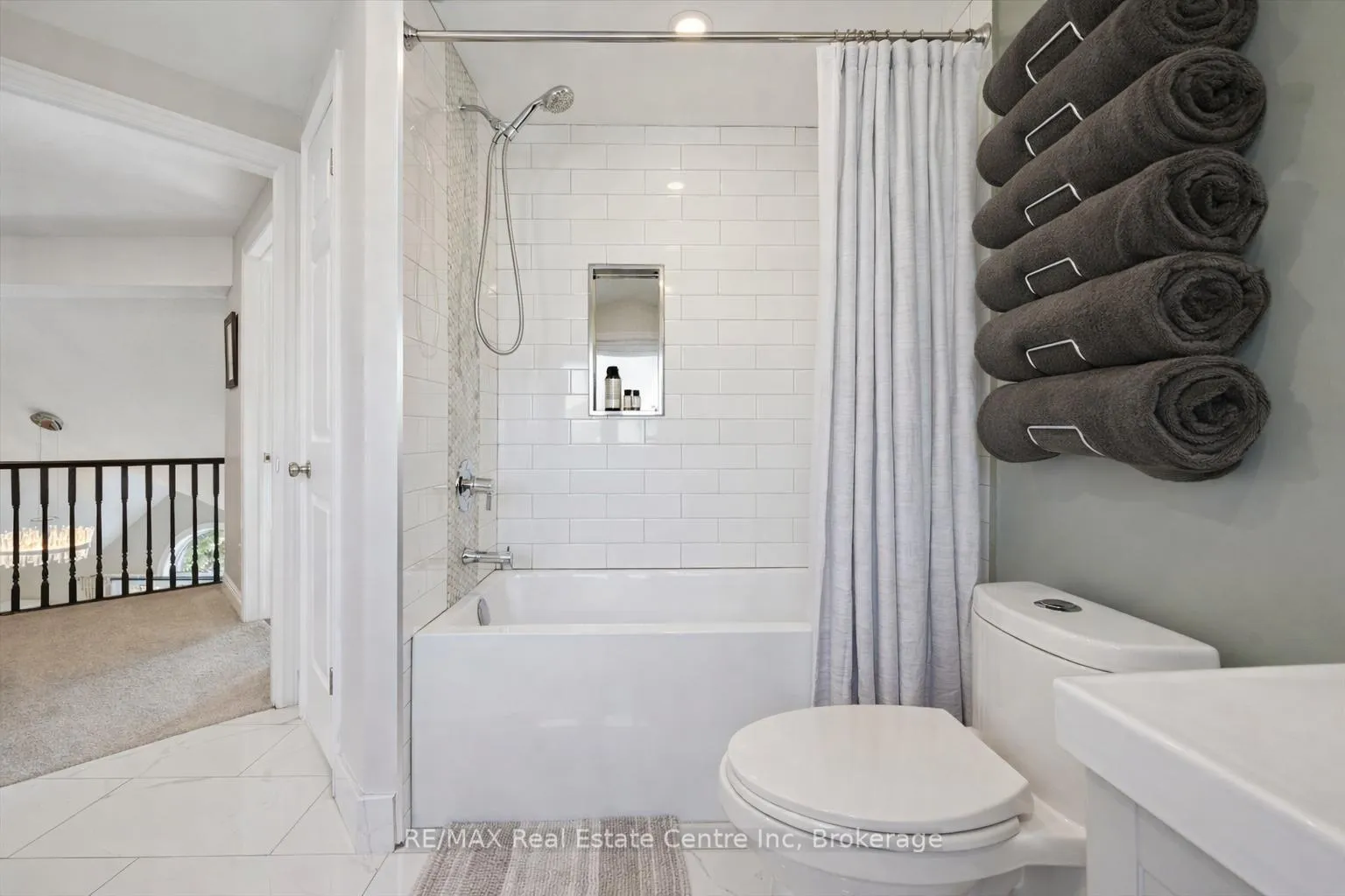 Photo 11 of 61 Gaw Crescent, Guelph, Pineridge/Westminster Woods — HOMEH