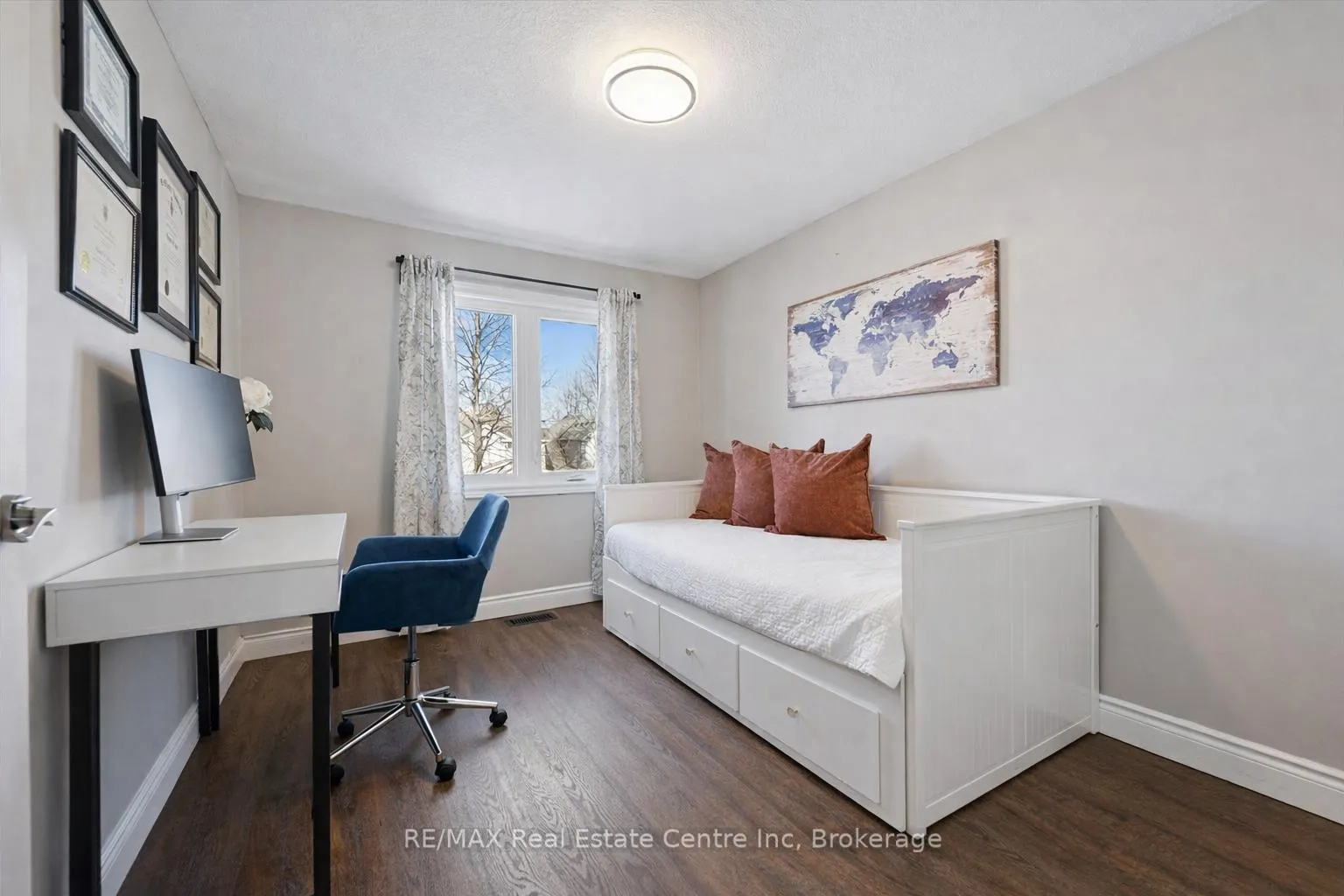 Photo 12 of 61 Gaw Crescent, Guelph, Pineridge/Westminster Woods — HOMEH