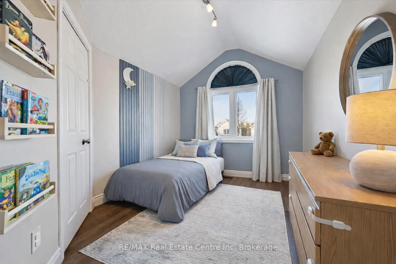 Photo 13 of 61 Gaw Crescent, Guelph, Pineridge/Westminster Woods — HOMEH