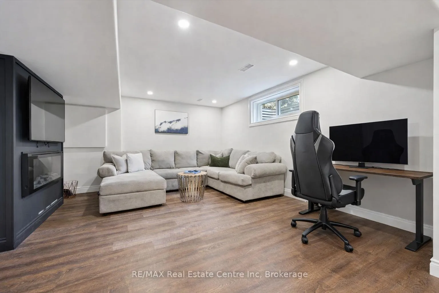 Photo 14 of 61 Gaw Crescent, Guelph, Pineridge/Westminster Woods — HOMEH