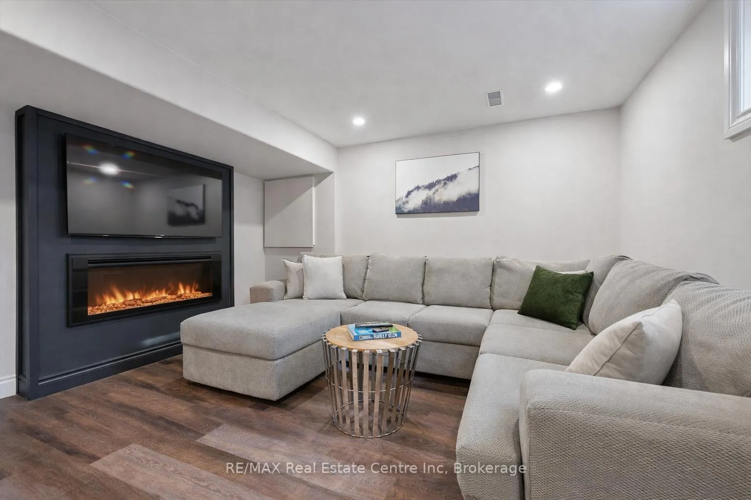 Photo 15 of 61 Gaw Crescent, Guelph, Pineridge/Westminster Woods — HOMEH