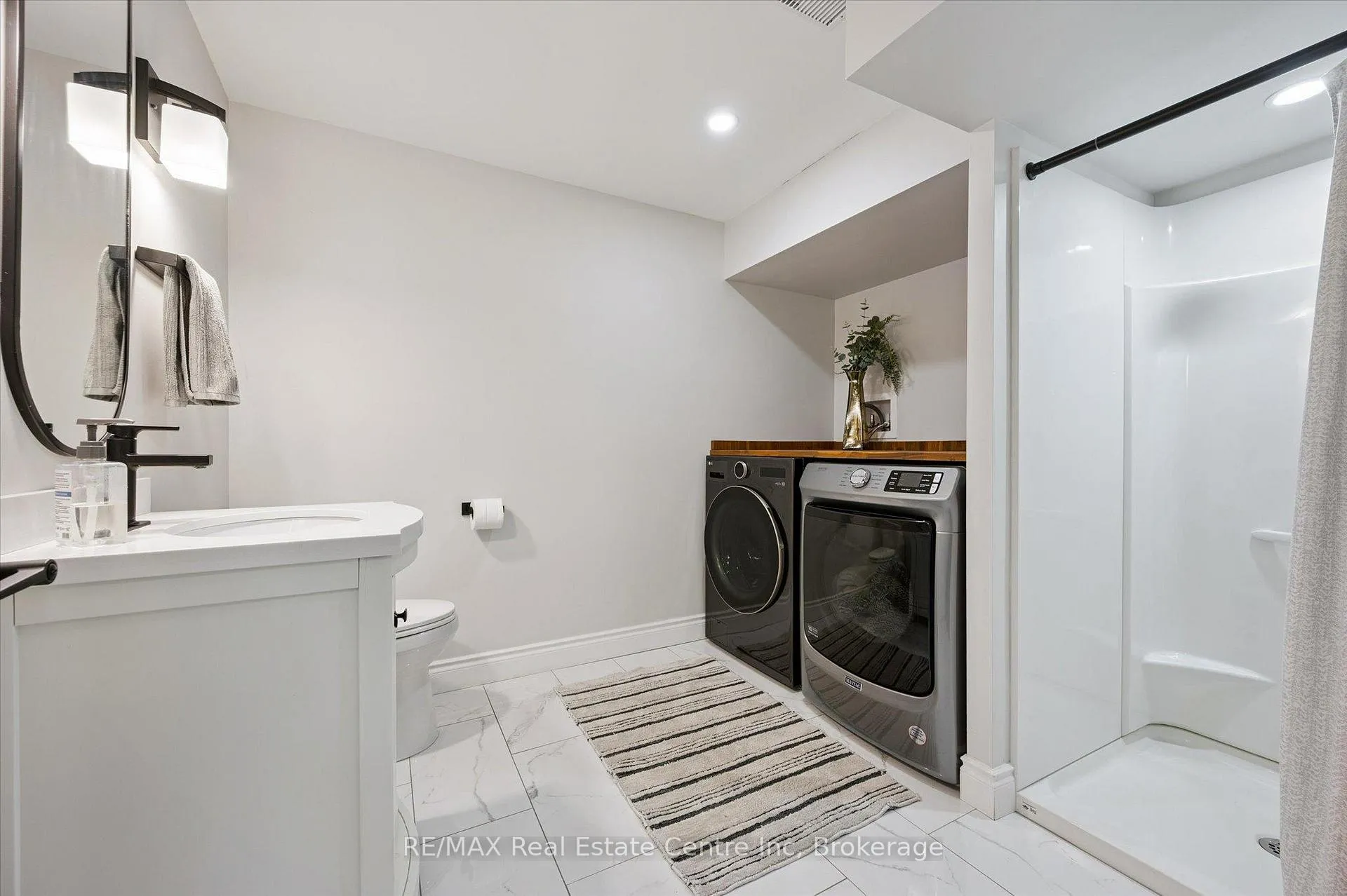 Photo 16 of 61 Gaw Crescent, Guelph, Pineridge/Westminster Woods — HOMEH