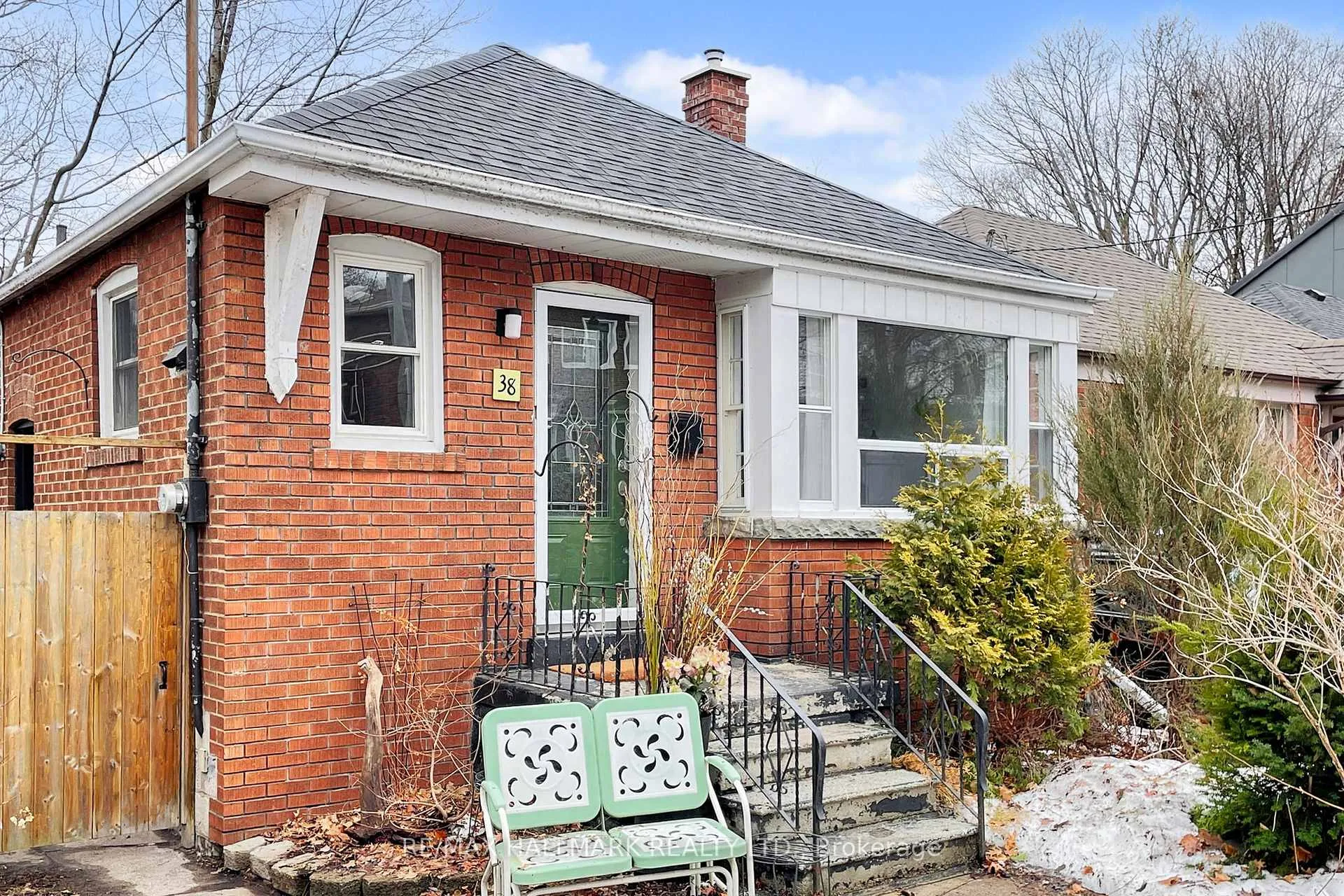 Photo 2 of 38 Wildwood Crescent, Toronto, Woodbine Corridor — HOMEH