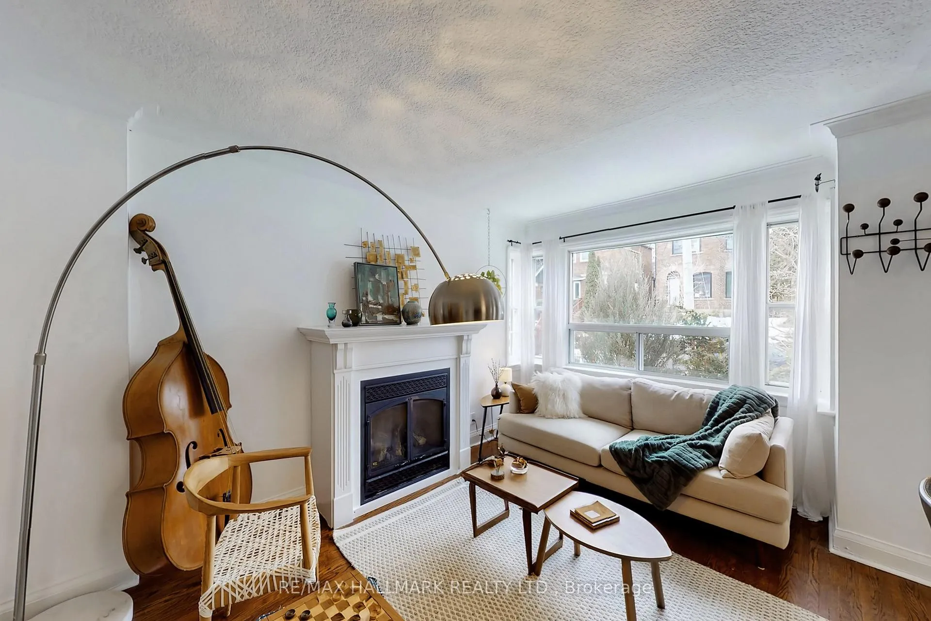 Photo 3 of 38 Wildwood Crescent, Toronto, Woodbine Corridor — HOMEH