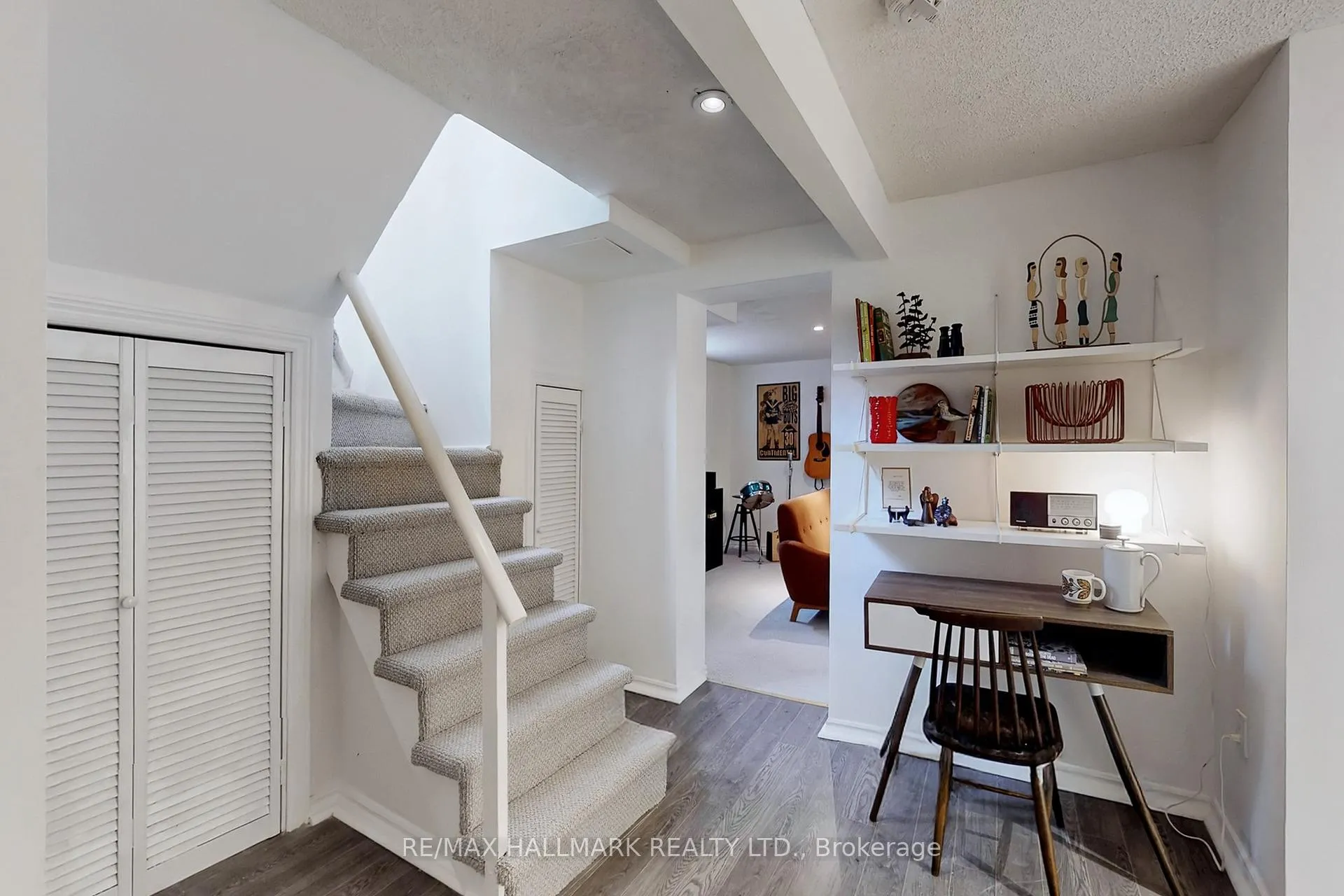 Photo 21 of 38 Wildwood Crescent, Toronto, Woodbine Corridor — HOMEH