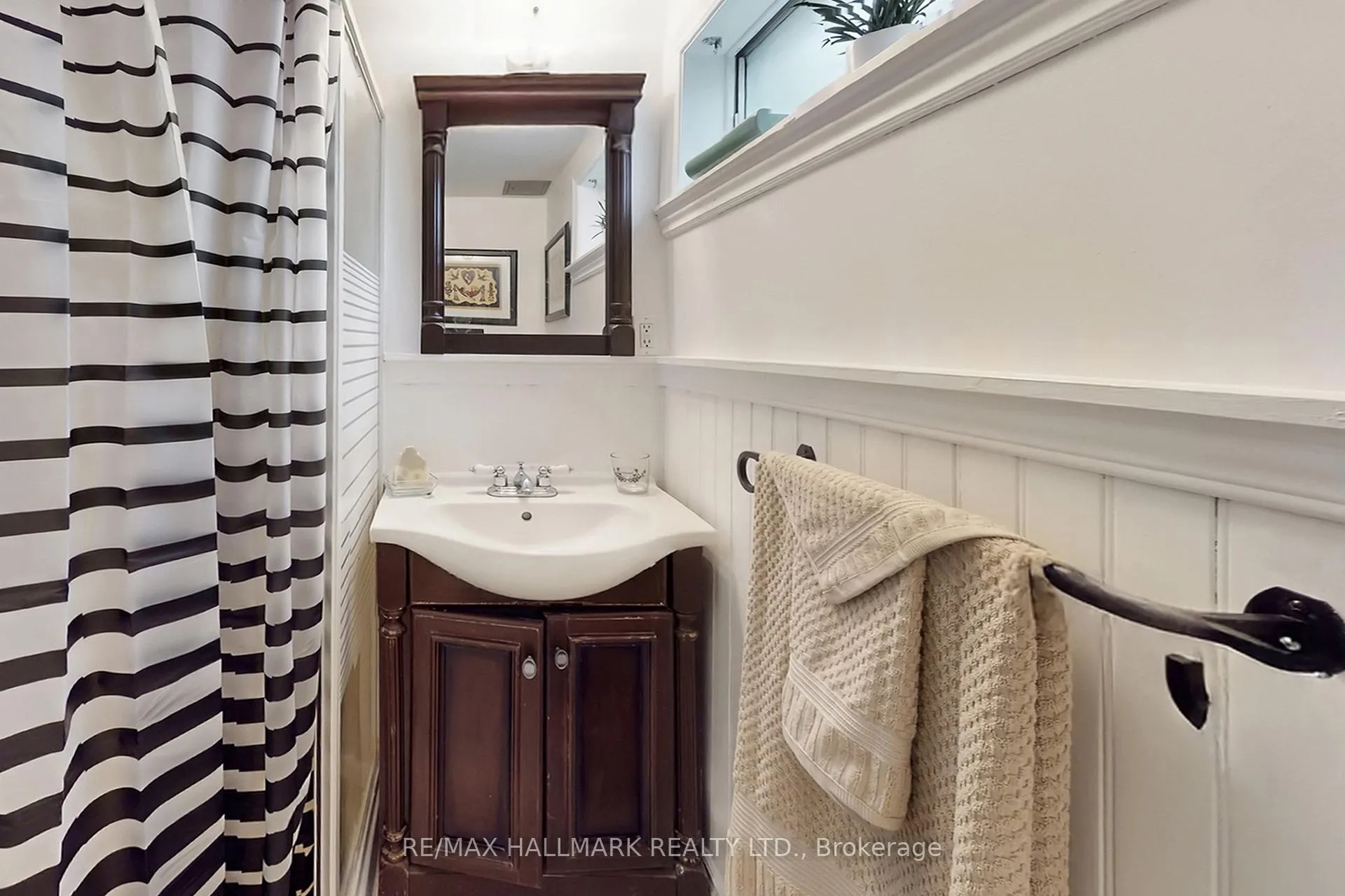 Photo 26 of 38 Wildwood Crescent, Toronto, Woodbine Corridor — HOMEH