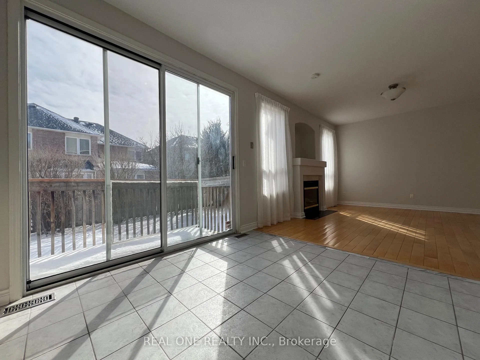 Photo 2 of 117 Majestic Drive, Markham, Berczy — HOMEH