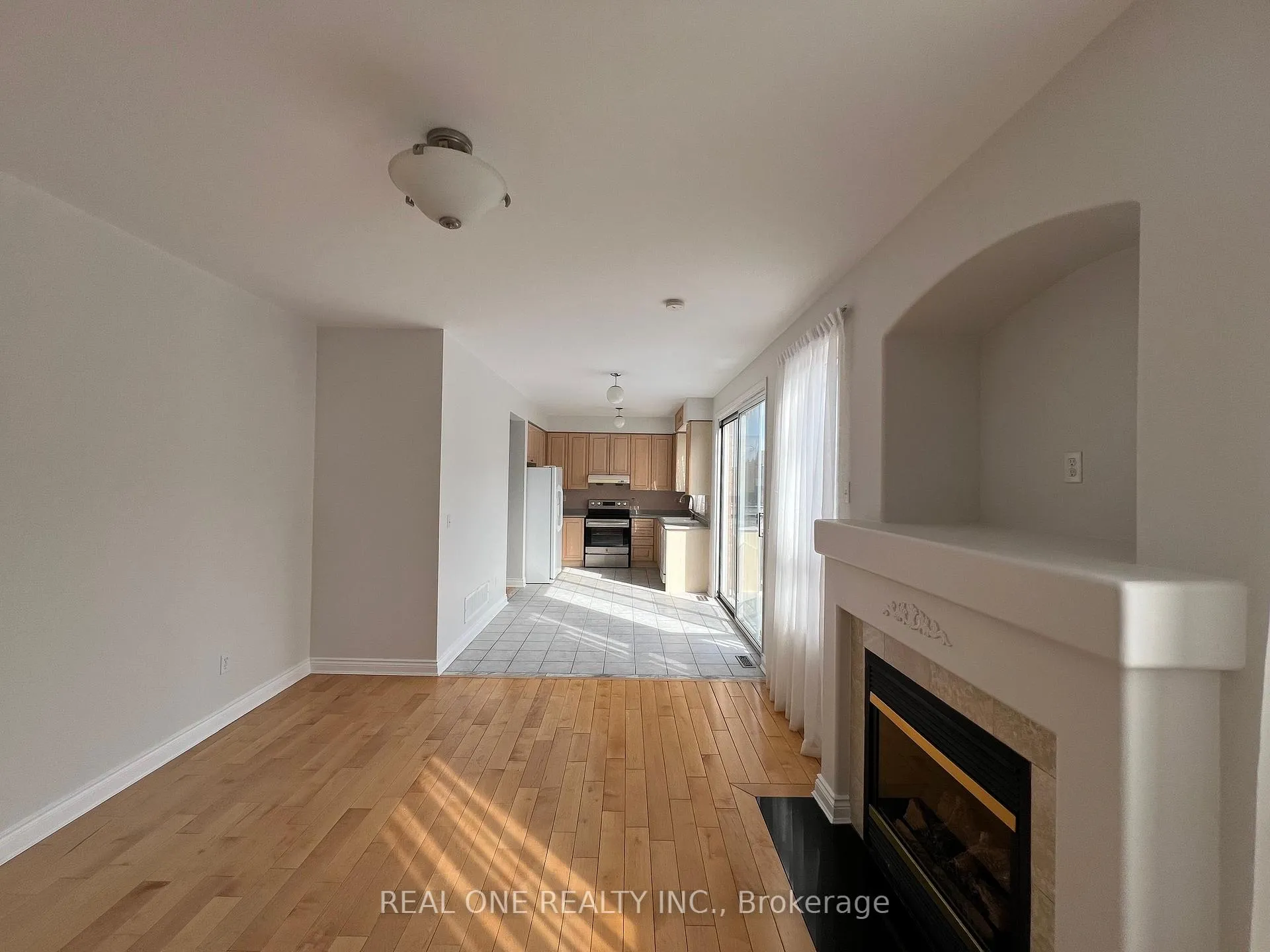 Photo 5 of 117 Majestic Drive, Markham, Berczy — HOMEH