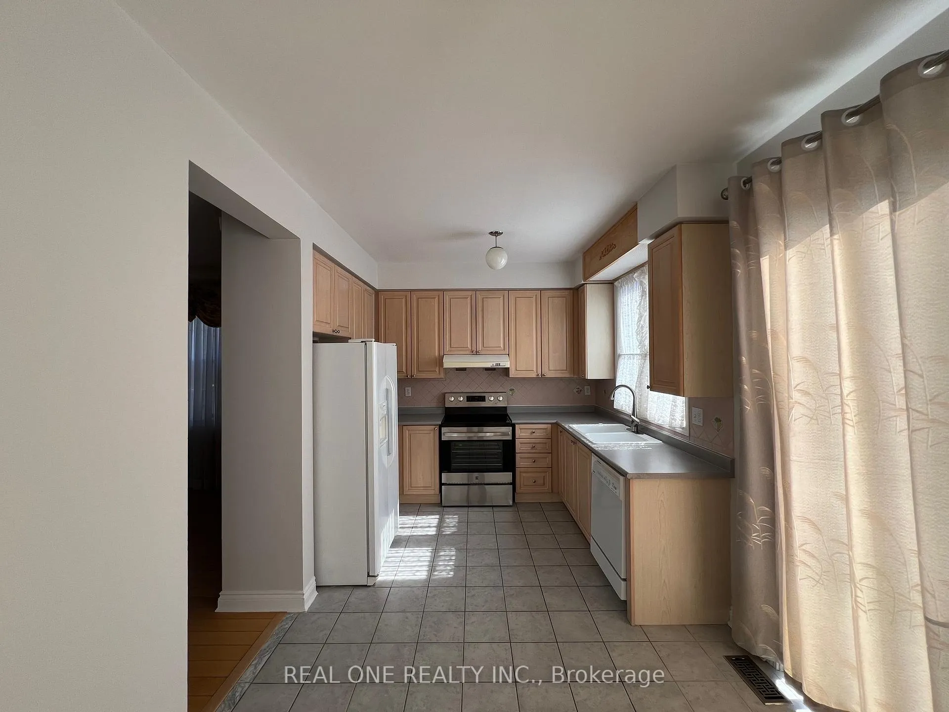 Photo 6 of 117 Majestic Drive, Markham, Berczy — HOMEH