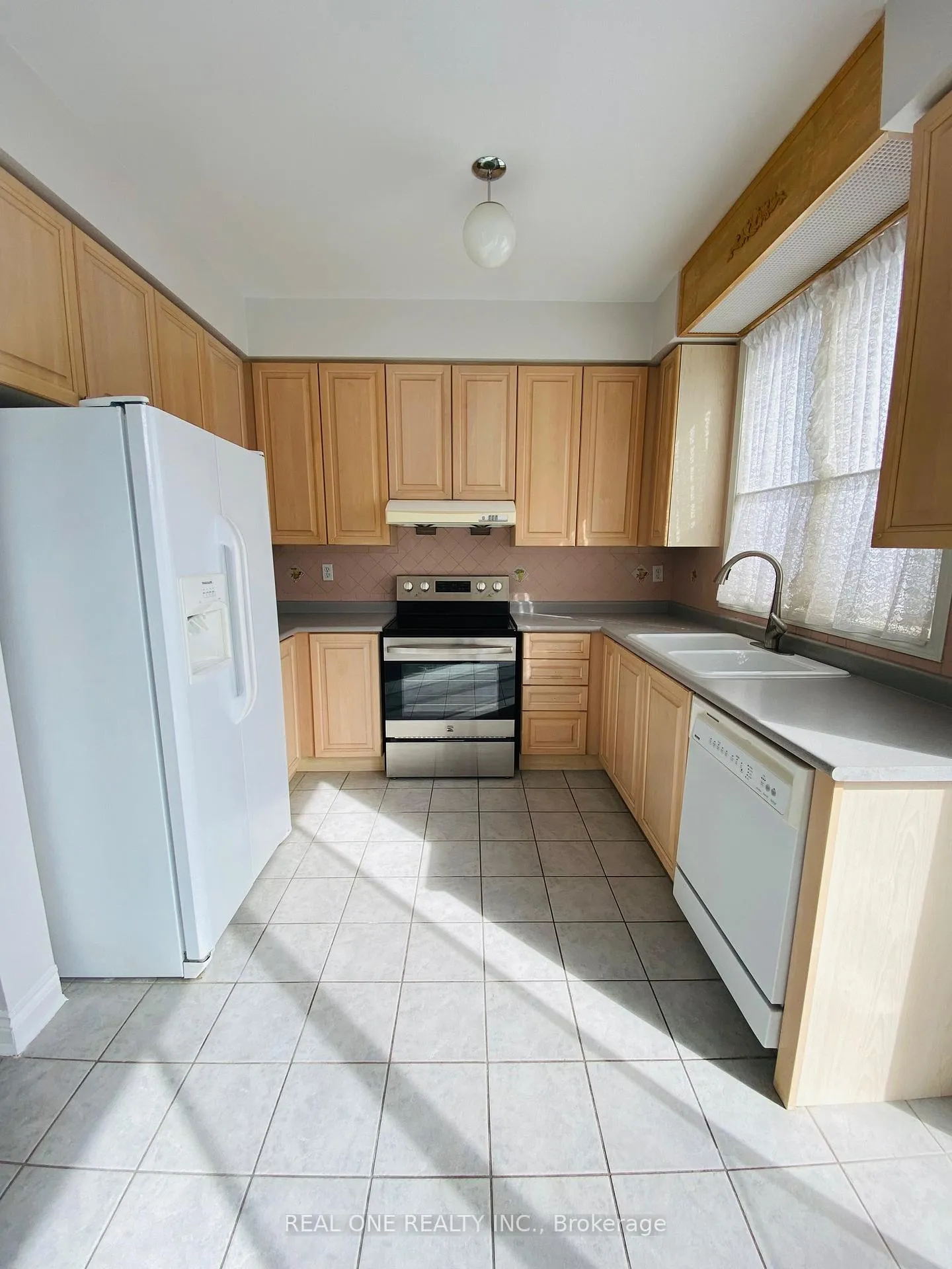 Photo 7 of 117 Majestic Drive, Markham, Berczy — HOMEH