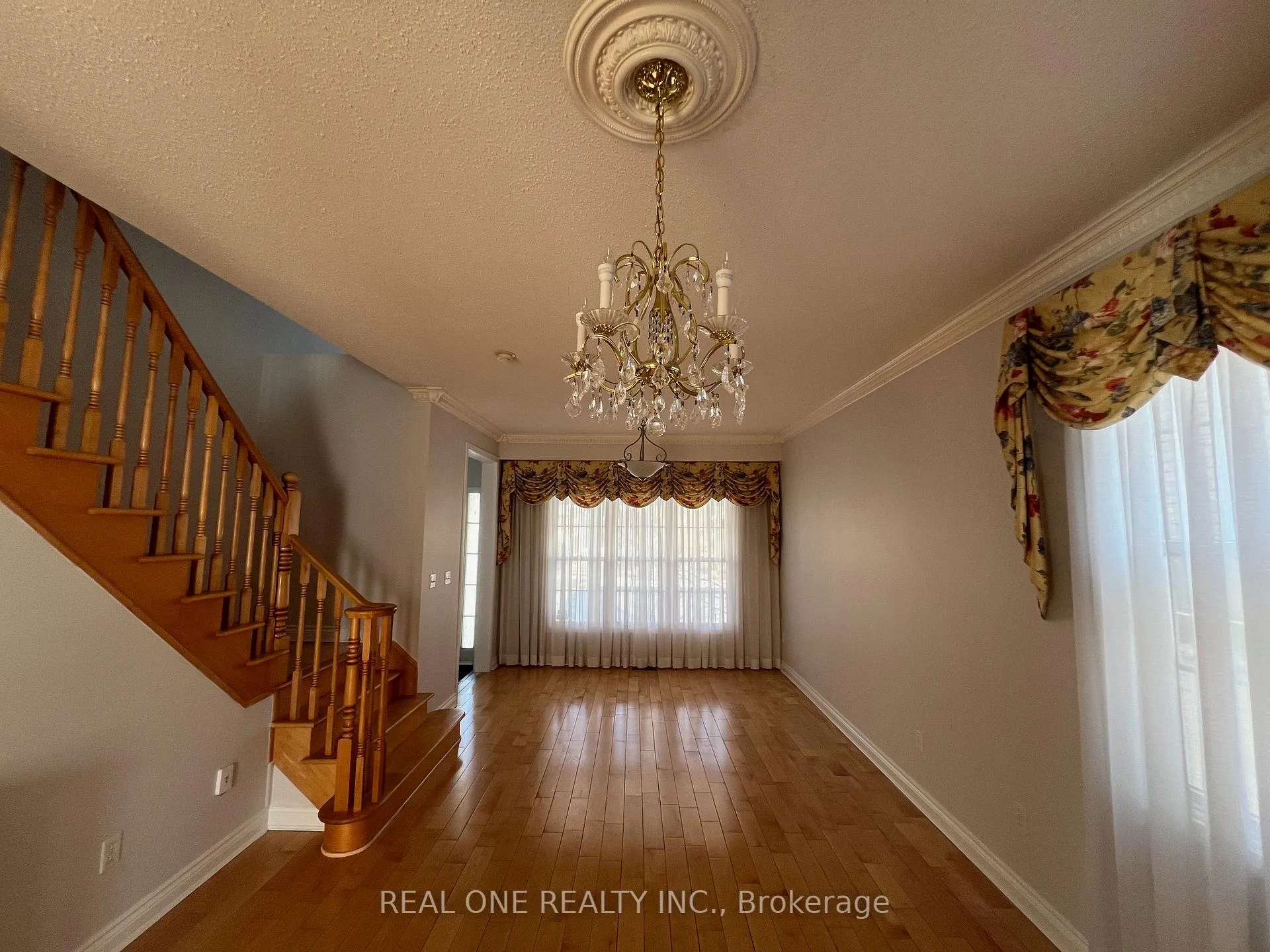 Photo 8 of 117 Majestic Drive, Markham, Berczy — HOMEH