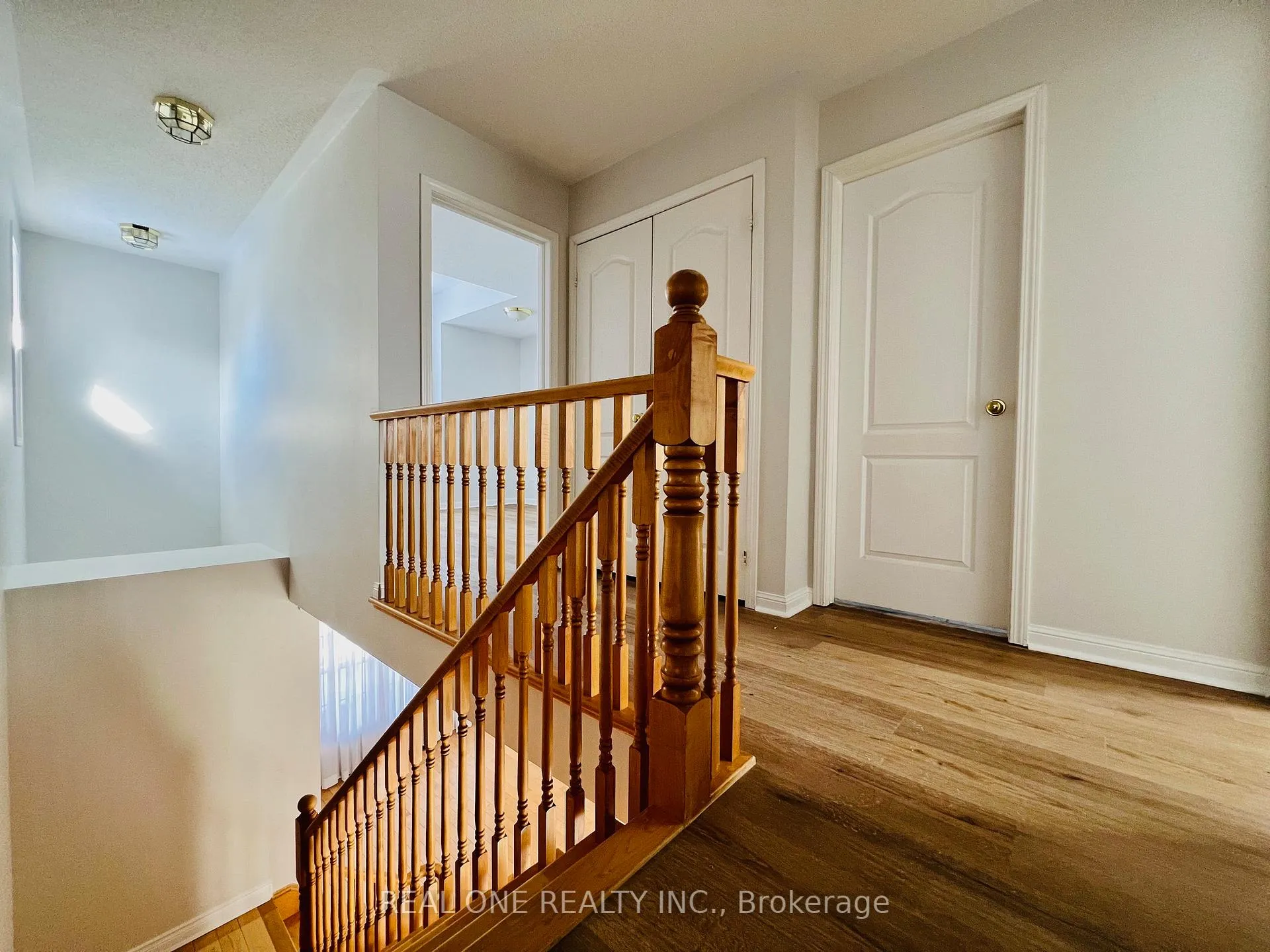 Photo 10 of 117 Majestic Drive, Markham, Berczy — HOMEH