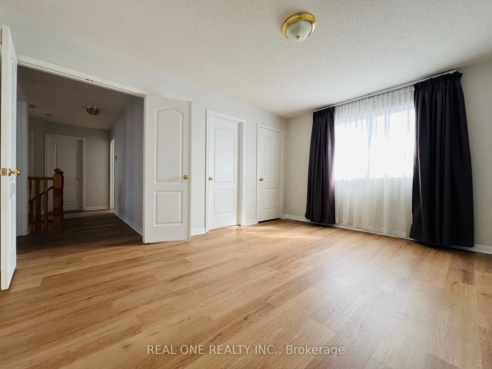 Photo 11 of 117 Majestic Drive, Markham, Berczy — HOMEH