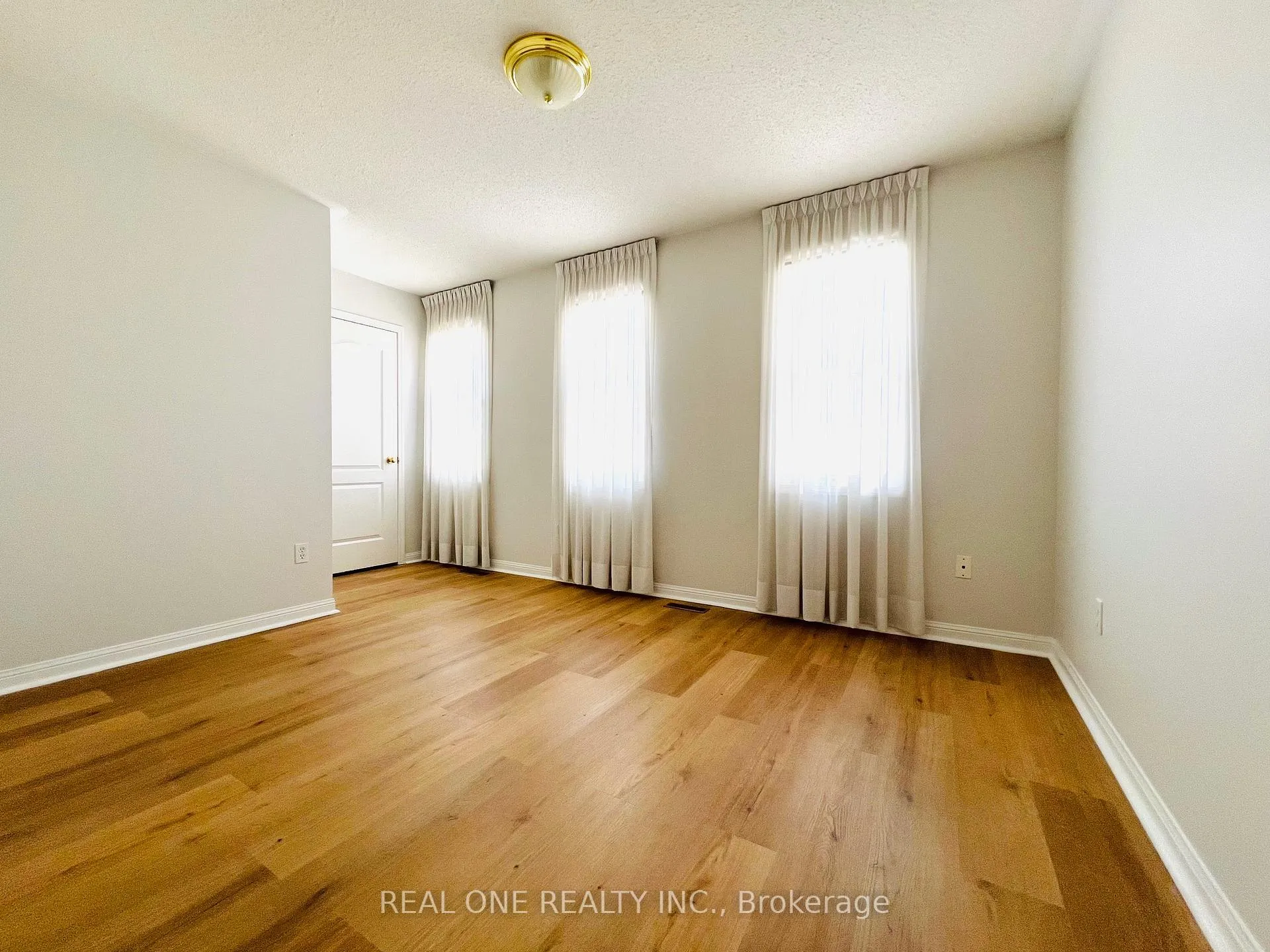 Photo 12 of 117 Majestic Drive, Markham, Berczy — HOMEH