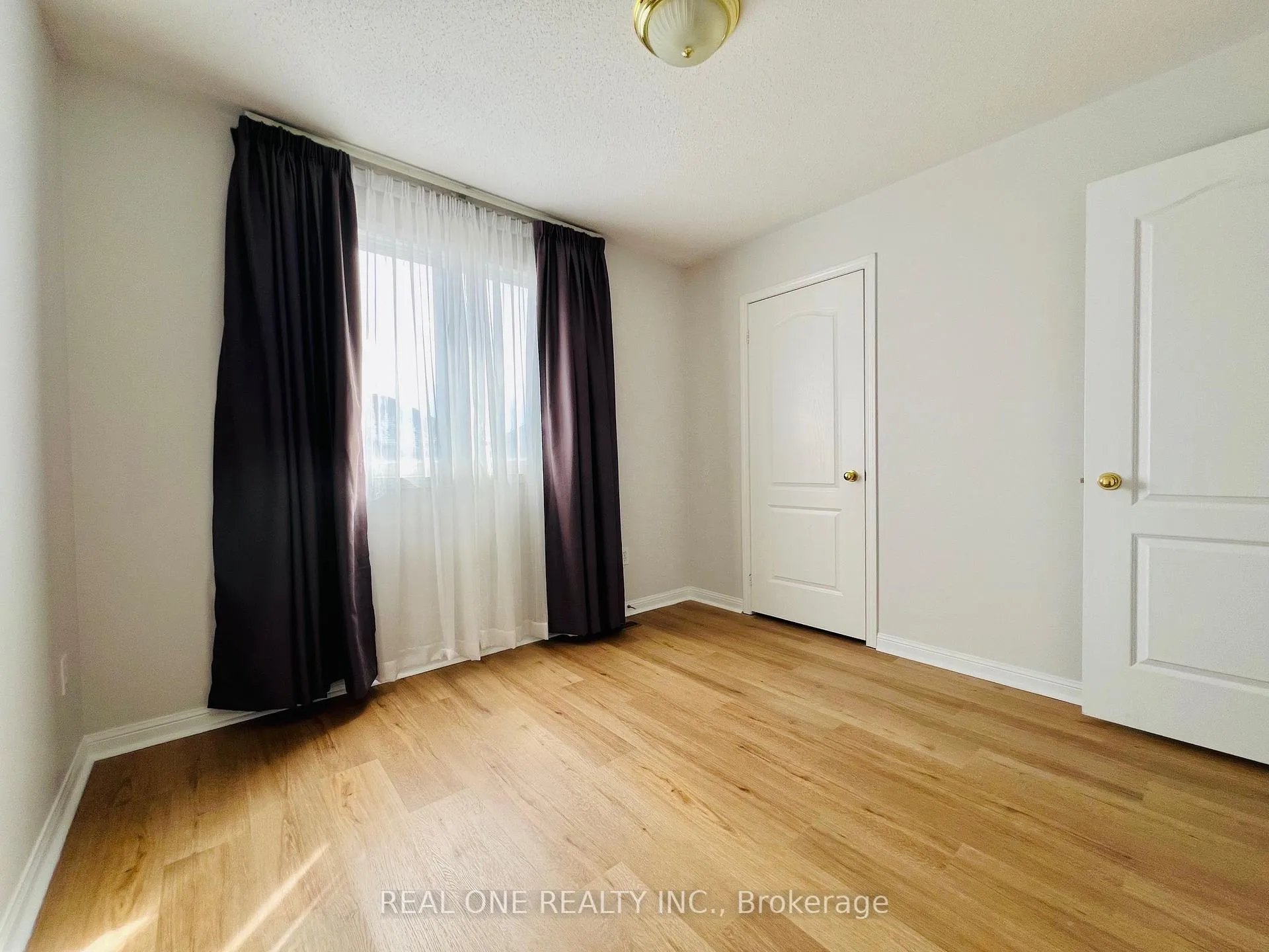 Photo 14 of 117 Majestic Drive, Markham, Berczy — HOMEH