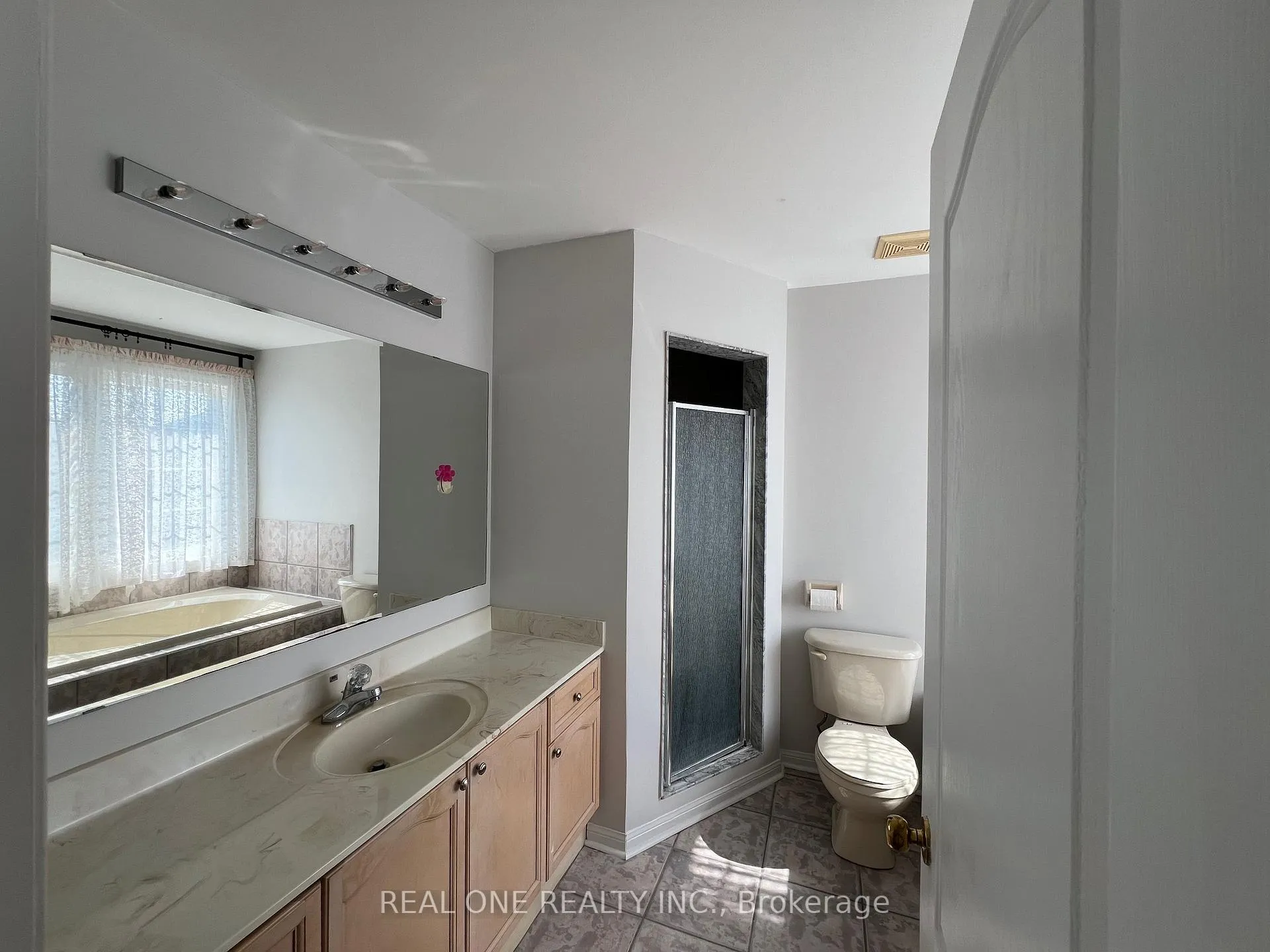 Photo 16 of 117 Majestic Drive, Markham, Berczy — HOMEH