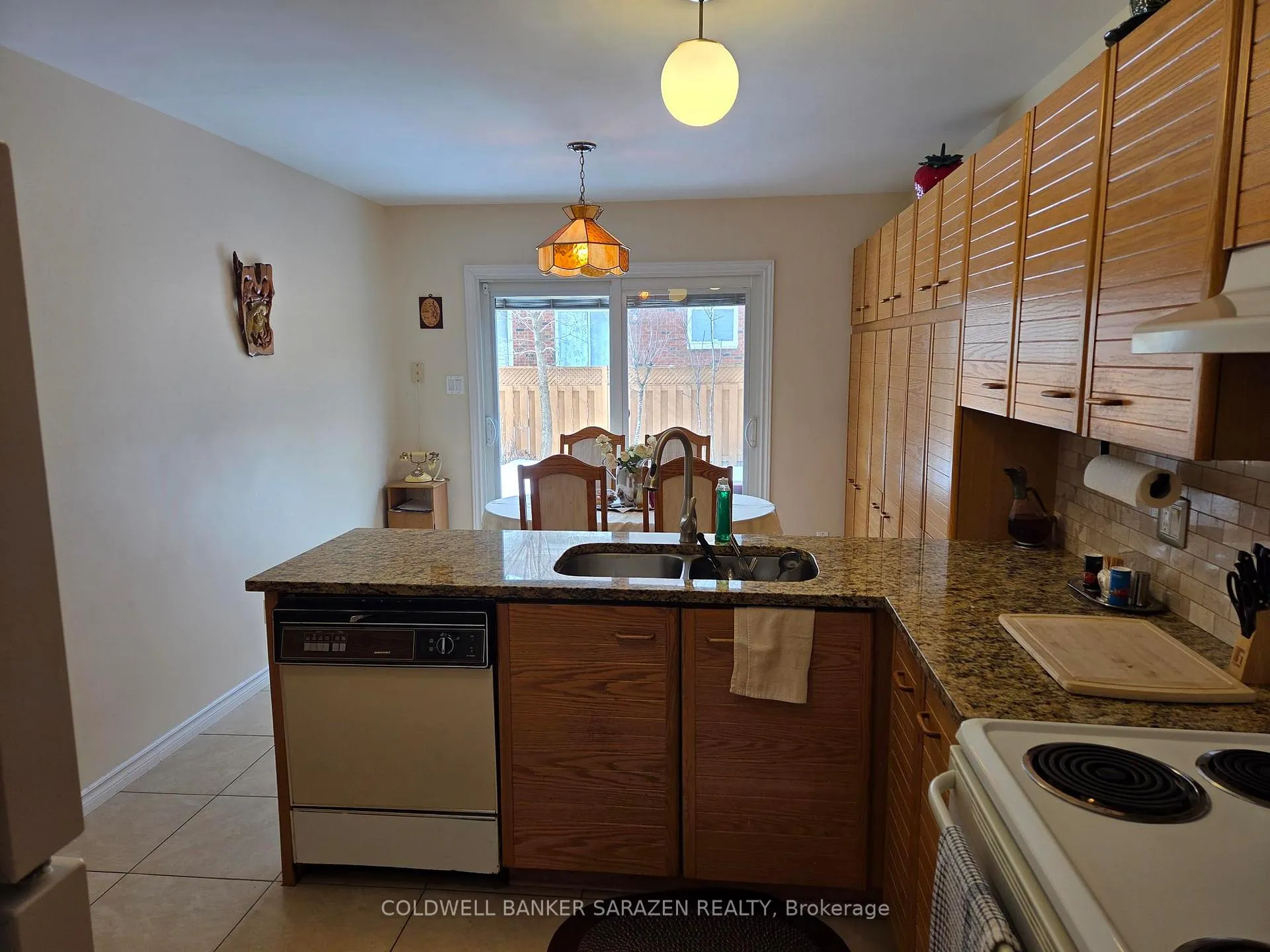 Photo 10 of 31 Dossetter Way, Ottawa, Hunt Club Park — HOMEH