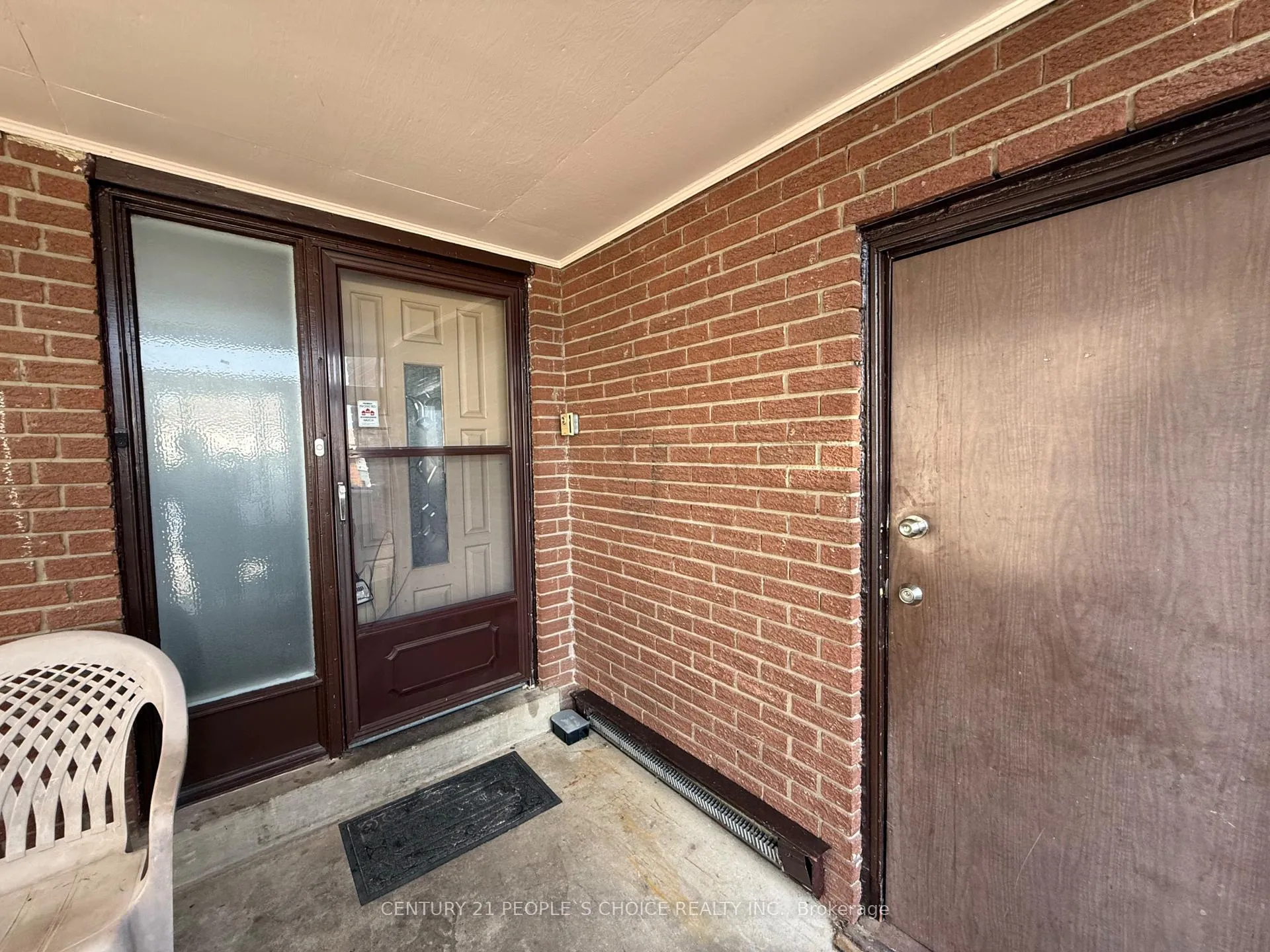 Photo 2 of 32 Horne Drive, Brampton, Brampton North — HOMEH