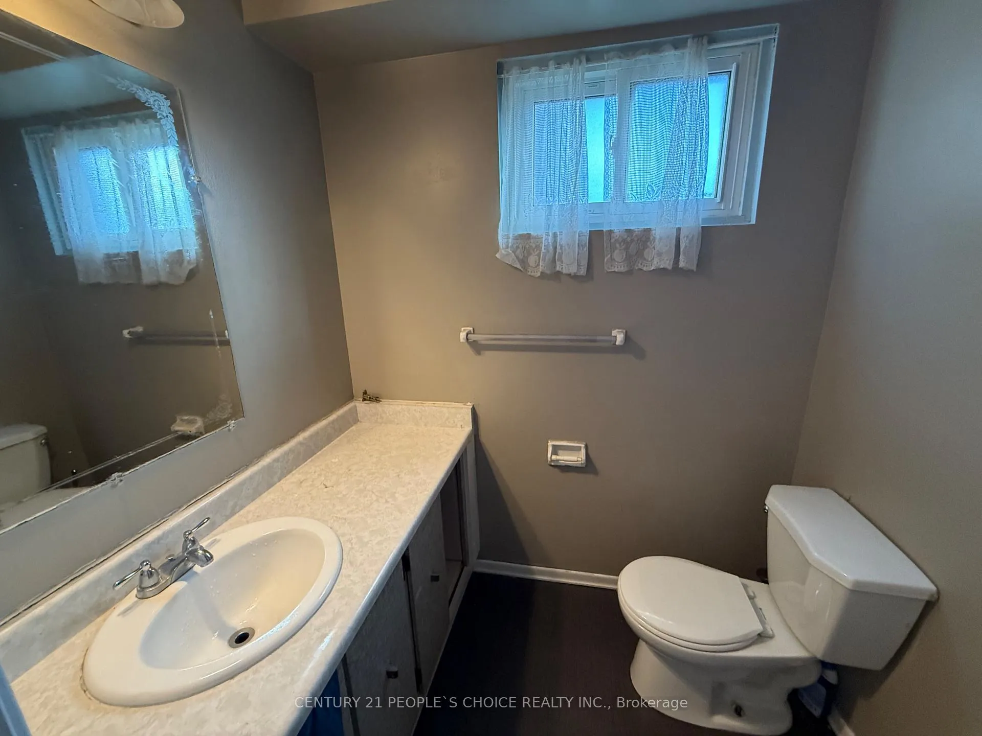Photo 3 of 32 Horne Drive, Brampton, Brampton North — HOMEH