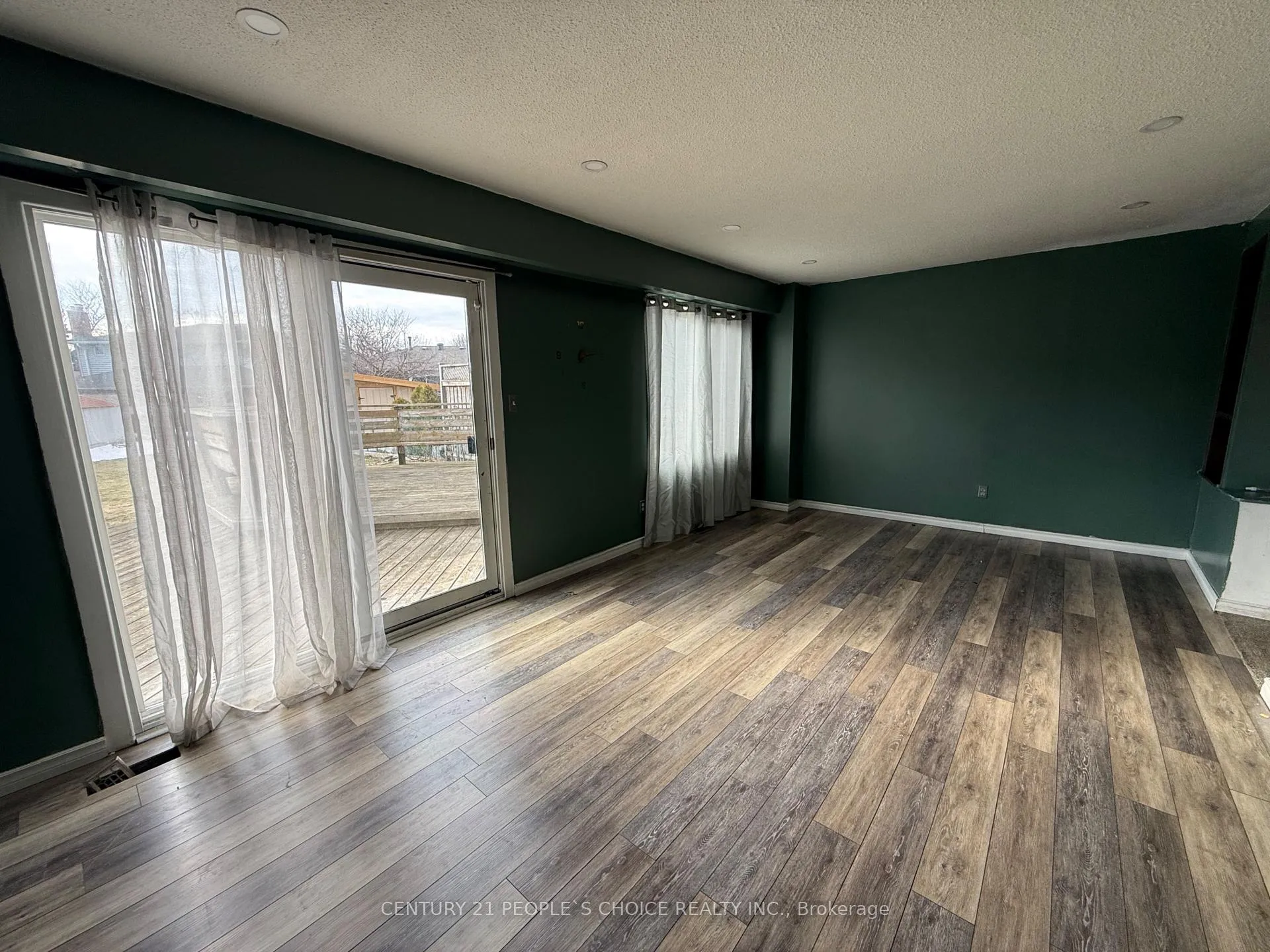 Photo 7 of 32 Horne Drive, Brampton, Brampton North — HOMEH