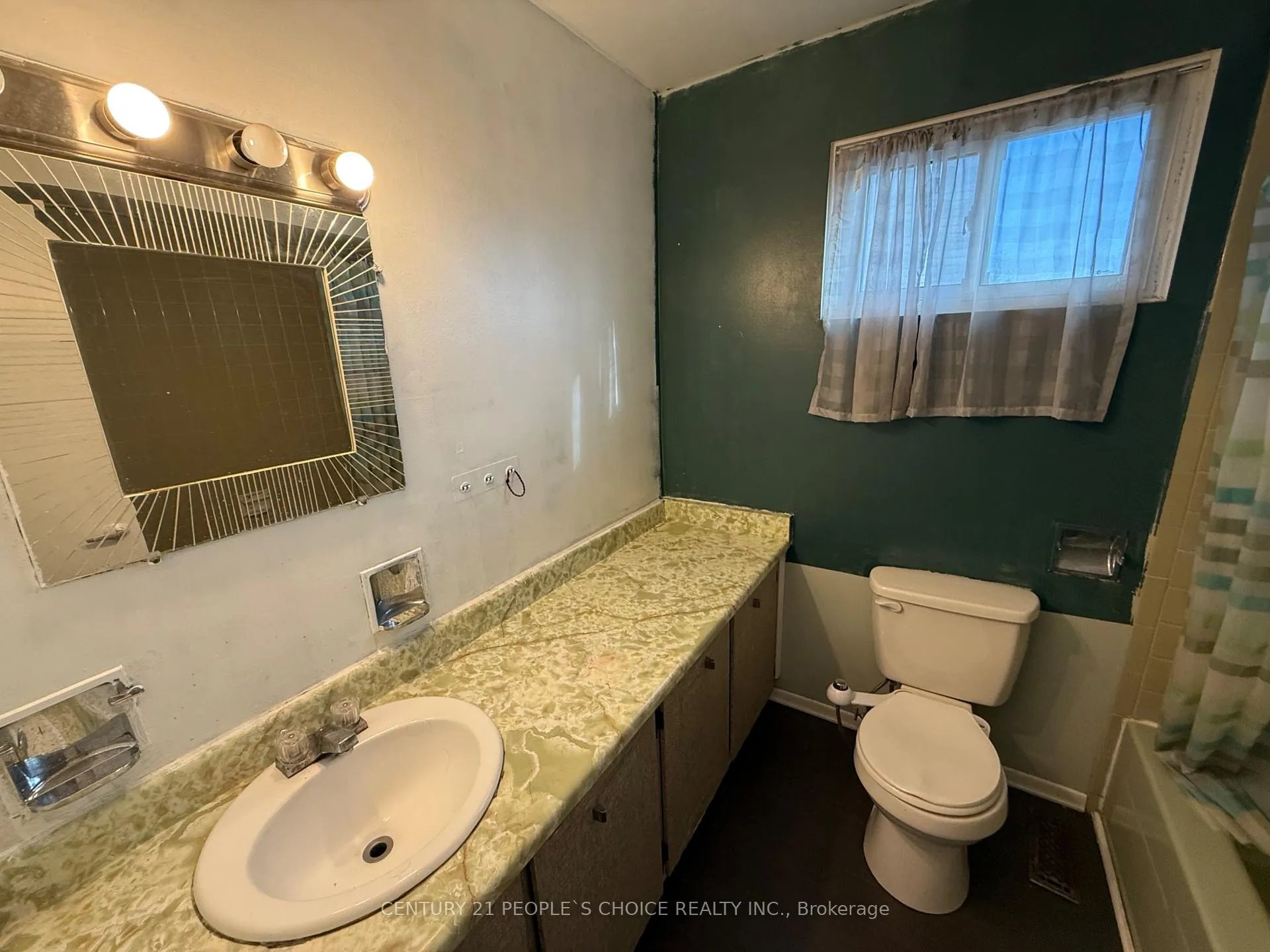 Photo 8 of 32 Horne Drive, Brampton, Brampton North — HOMEH