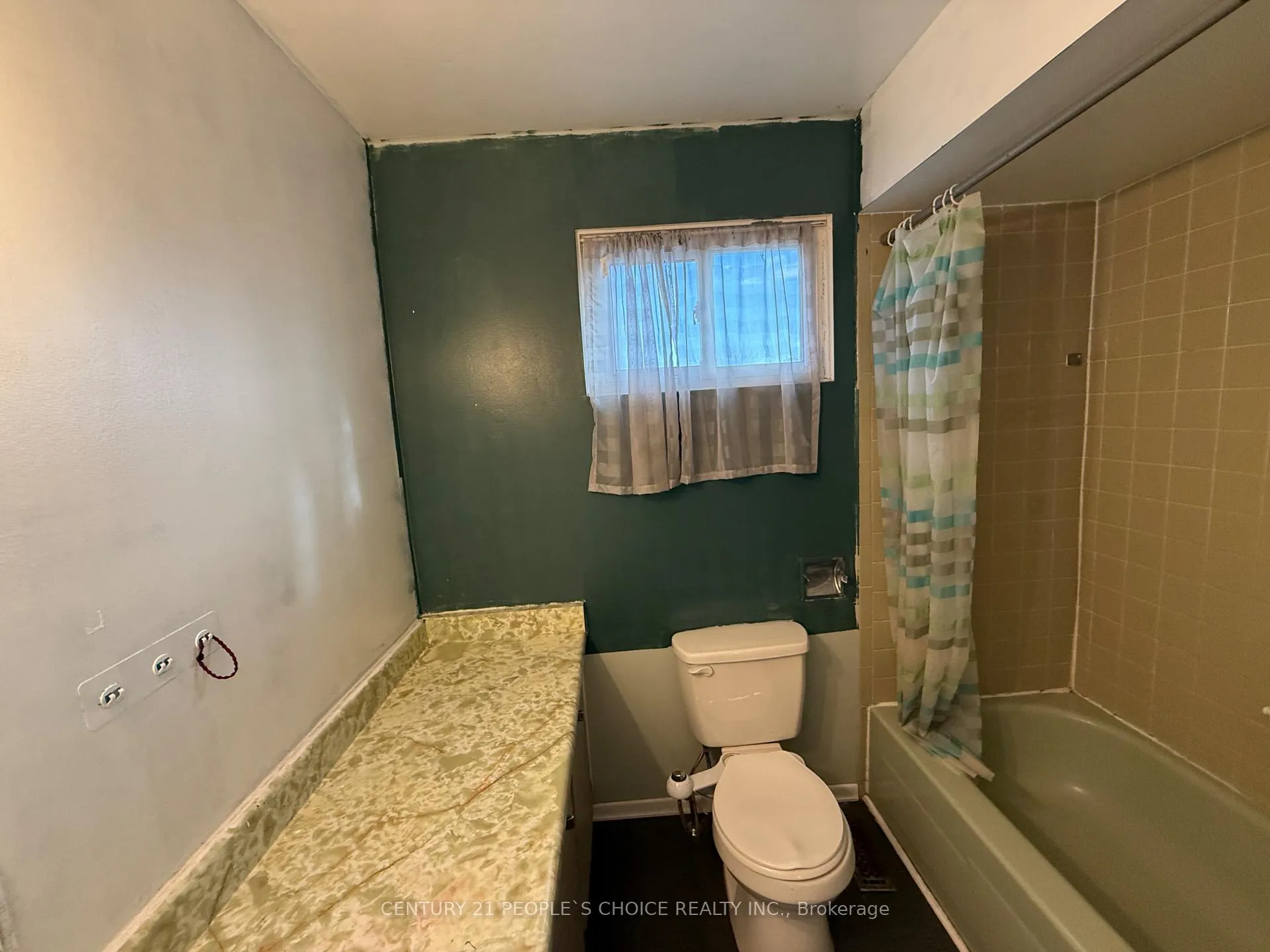 Photo 9 of 32 Horne Drive, Brampton, Brampton North — HOMEH