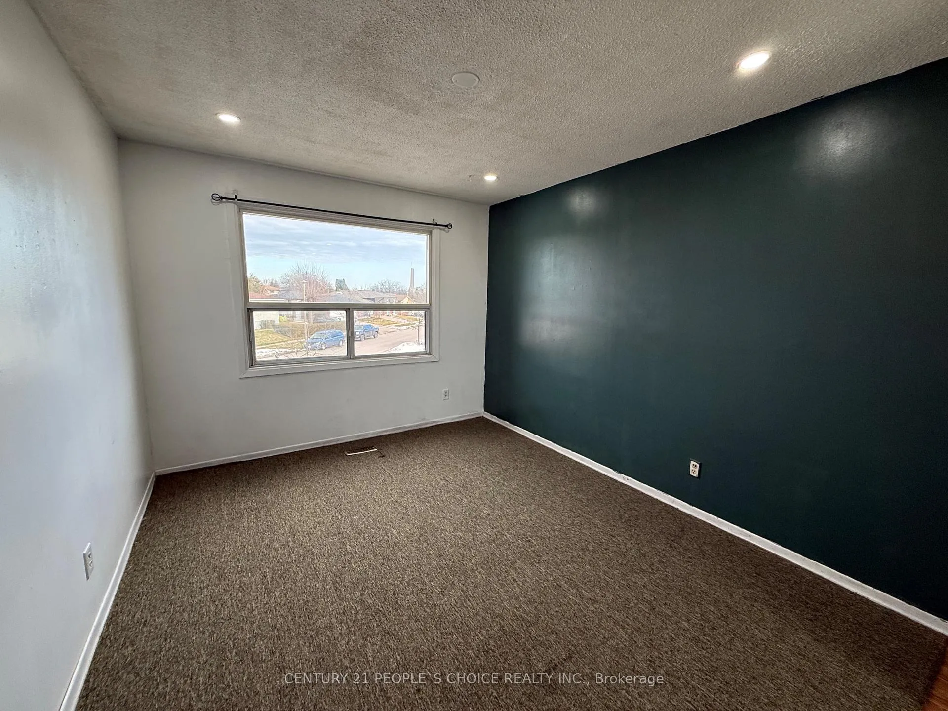 Photo 10 of 32 Horne Drive, Brampton, Brampton North — HOMEH