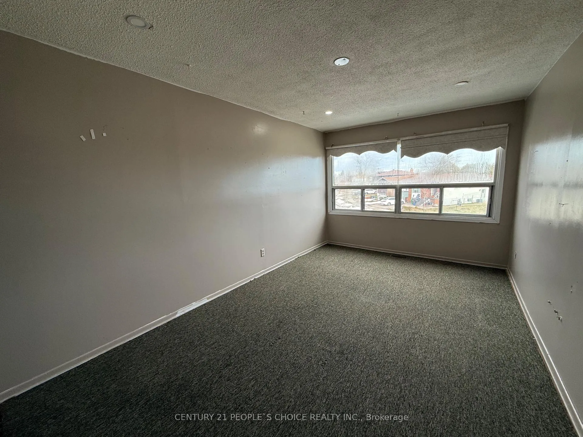Photo 12 of 32 Horne Drive, Brampton, Brampton North — HOMEH