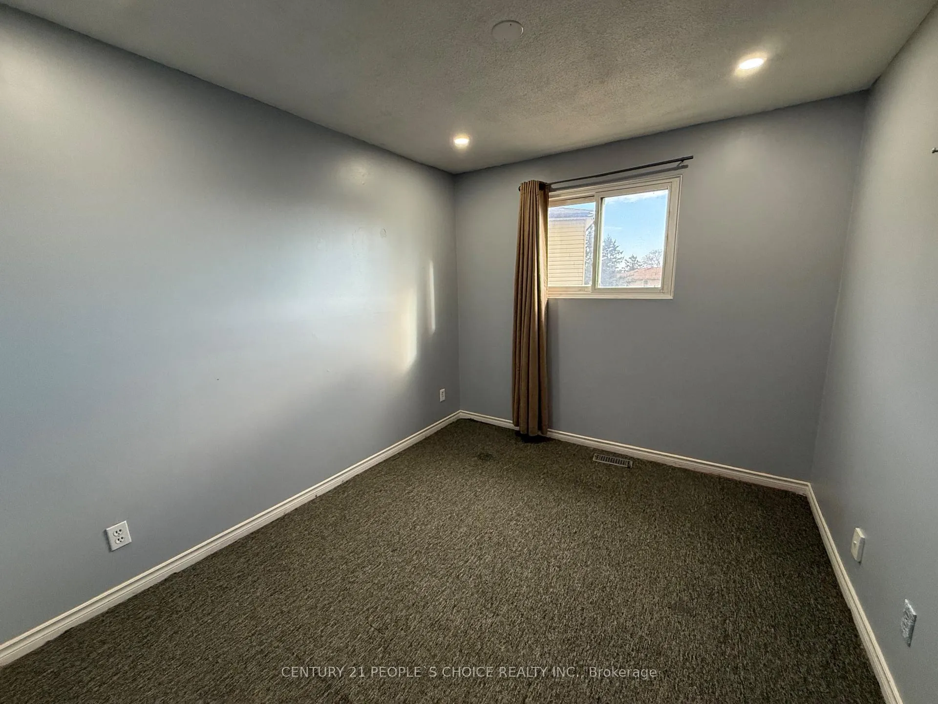 Photo 15 of 32 Horne Drive, Brampton, Brampton North — HOMEH