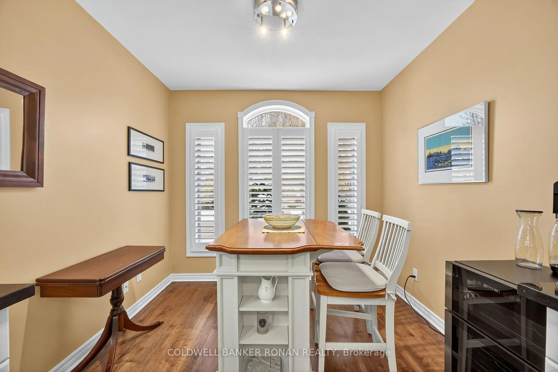 Photo 10 of 6 Via Amici, New Tecumseth, Rural New Tecumseth — HOMEH