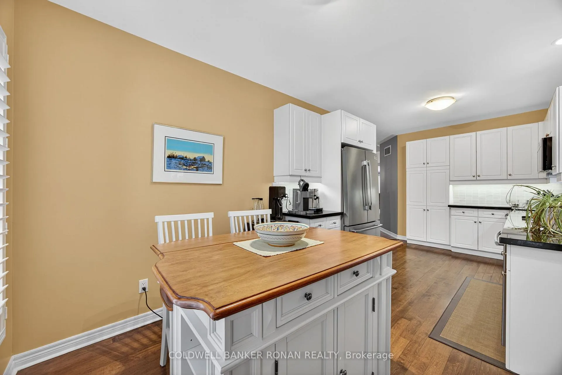 Photo 12 of 6 Via Amici, New Tecumseth, Rural New Tecumseth — HOMEH