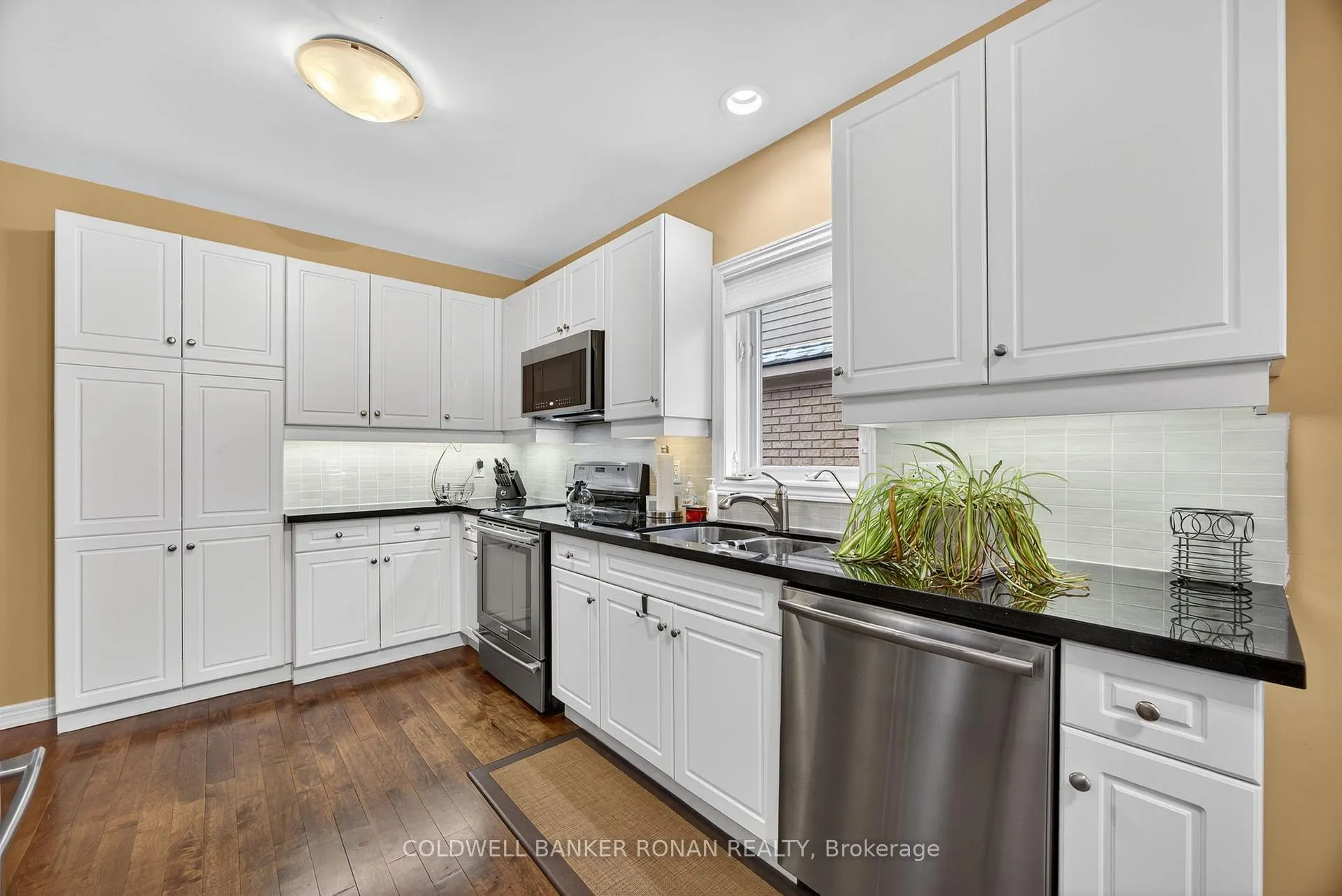 Photo 13 of 6 Via Amici, New Tecumseth, Rural New Tecumseth — HOMEH