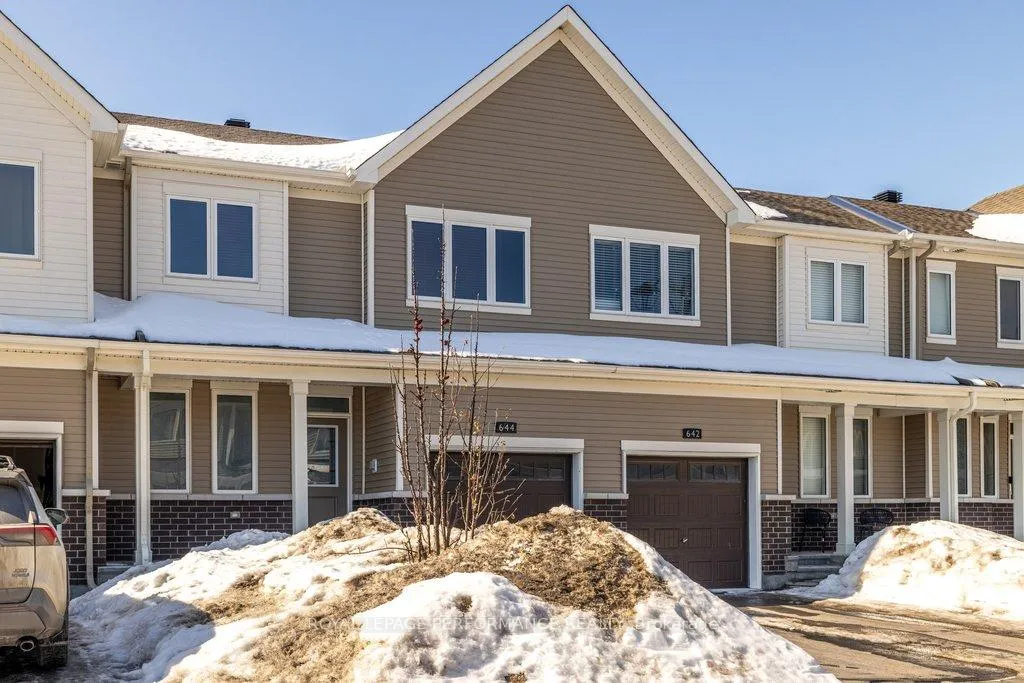 Photo 3 of 644 Crevier Walk, Ottawa, Chapel Hill South - Orleans Village — HOMEH