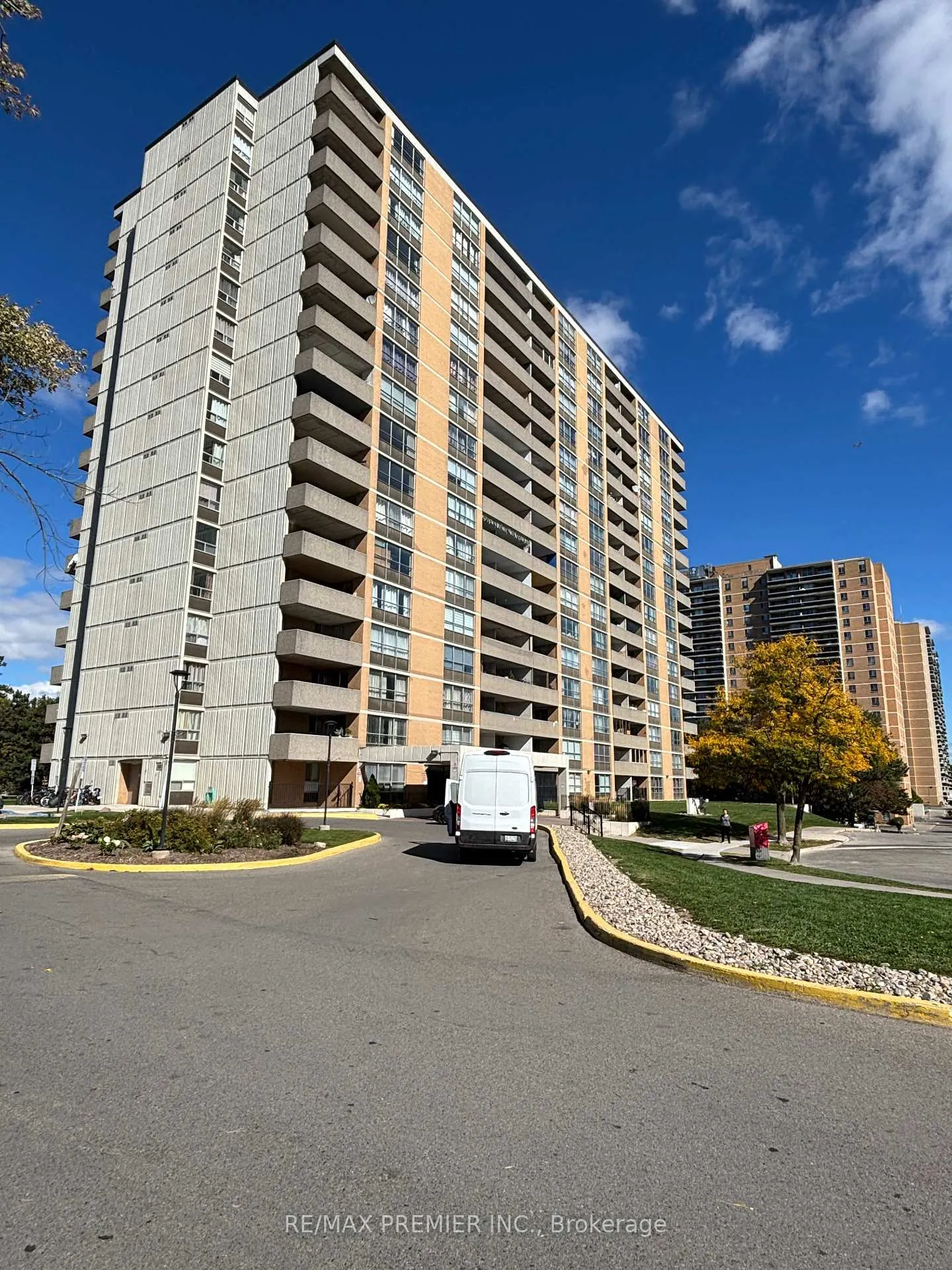 Front of Unit 905, 40 Panorama Court