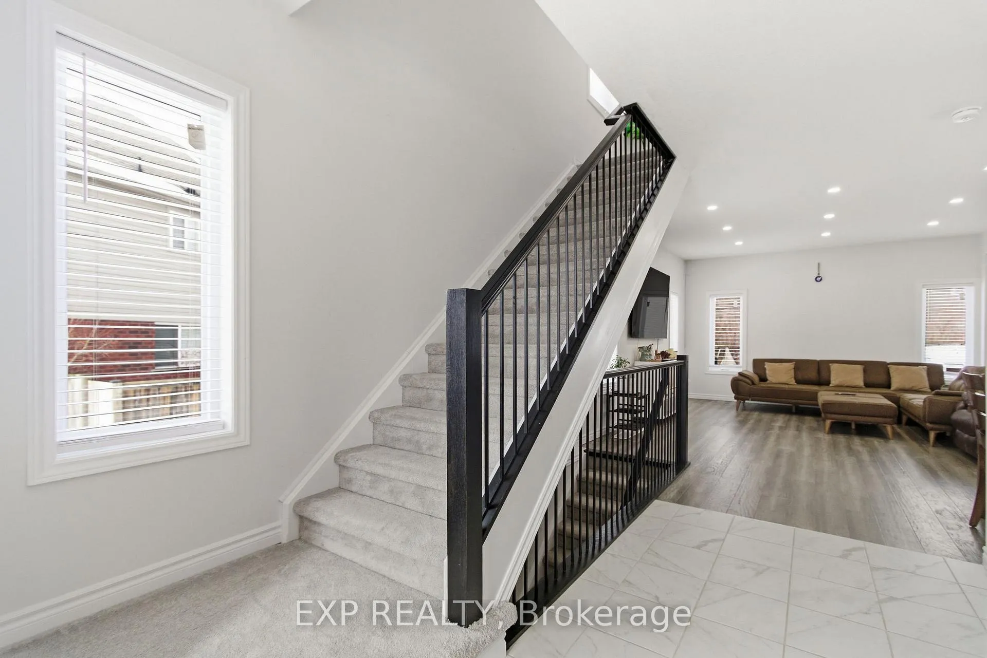 Photo 5 of 59 Monarch Woods Drive, Kitchener — HOMEH