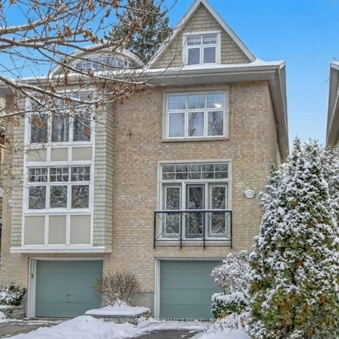 Front of 318 Iona Street