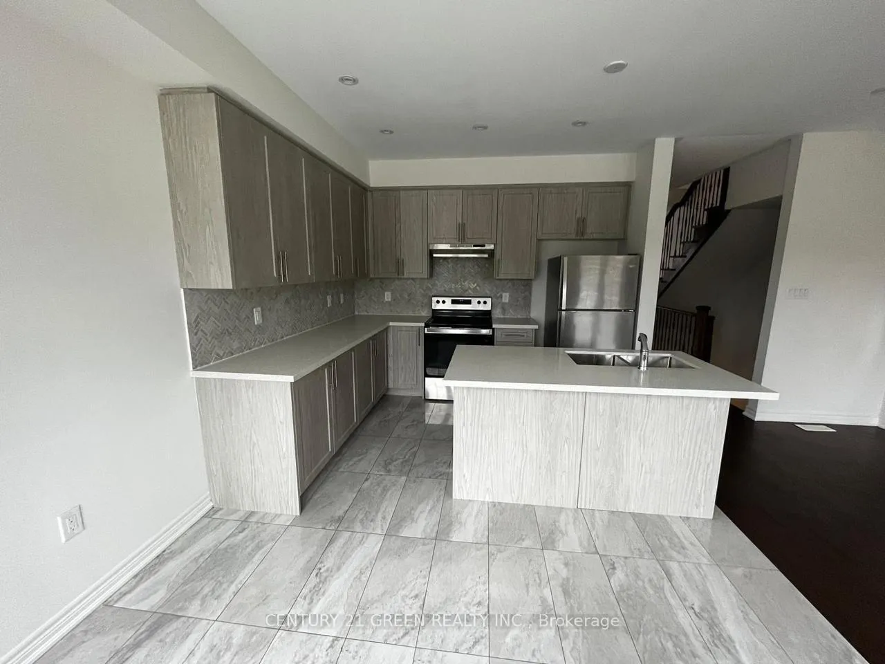 Photo 10 of Unit Upper, 51 Hashmi Place, Brampton, Credit Valley — HOMEH