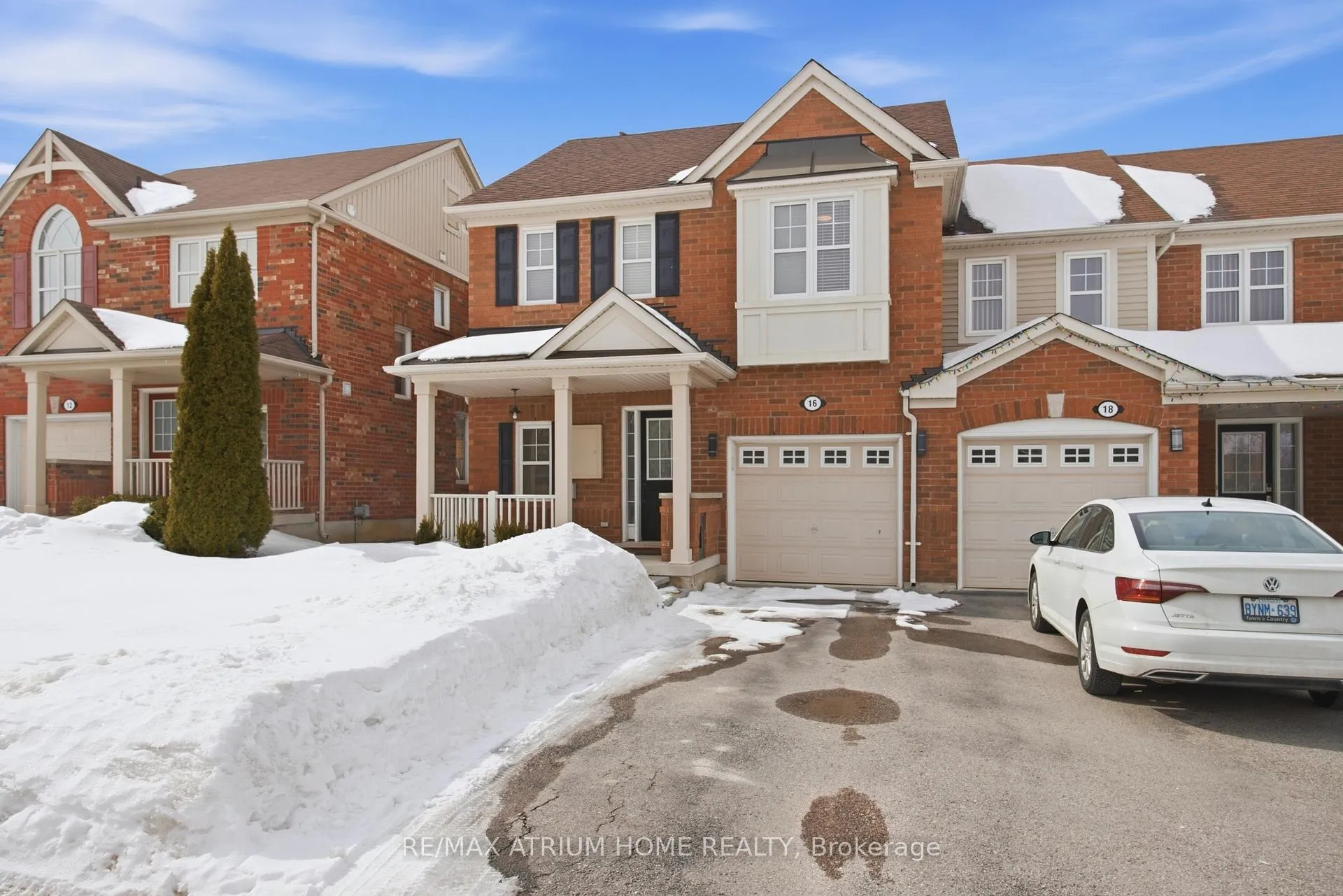 Photo 3 of 16 Kidd Circle, Aurora, Bayview Northeast — HOMEH