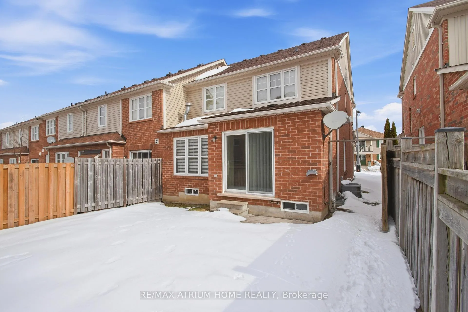 Photo 5 of 16 Kidd Circle, Aurora, Bayview Northeast — HOMEH