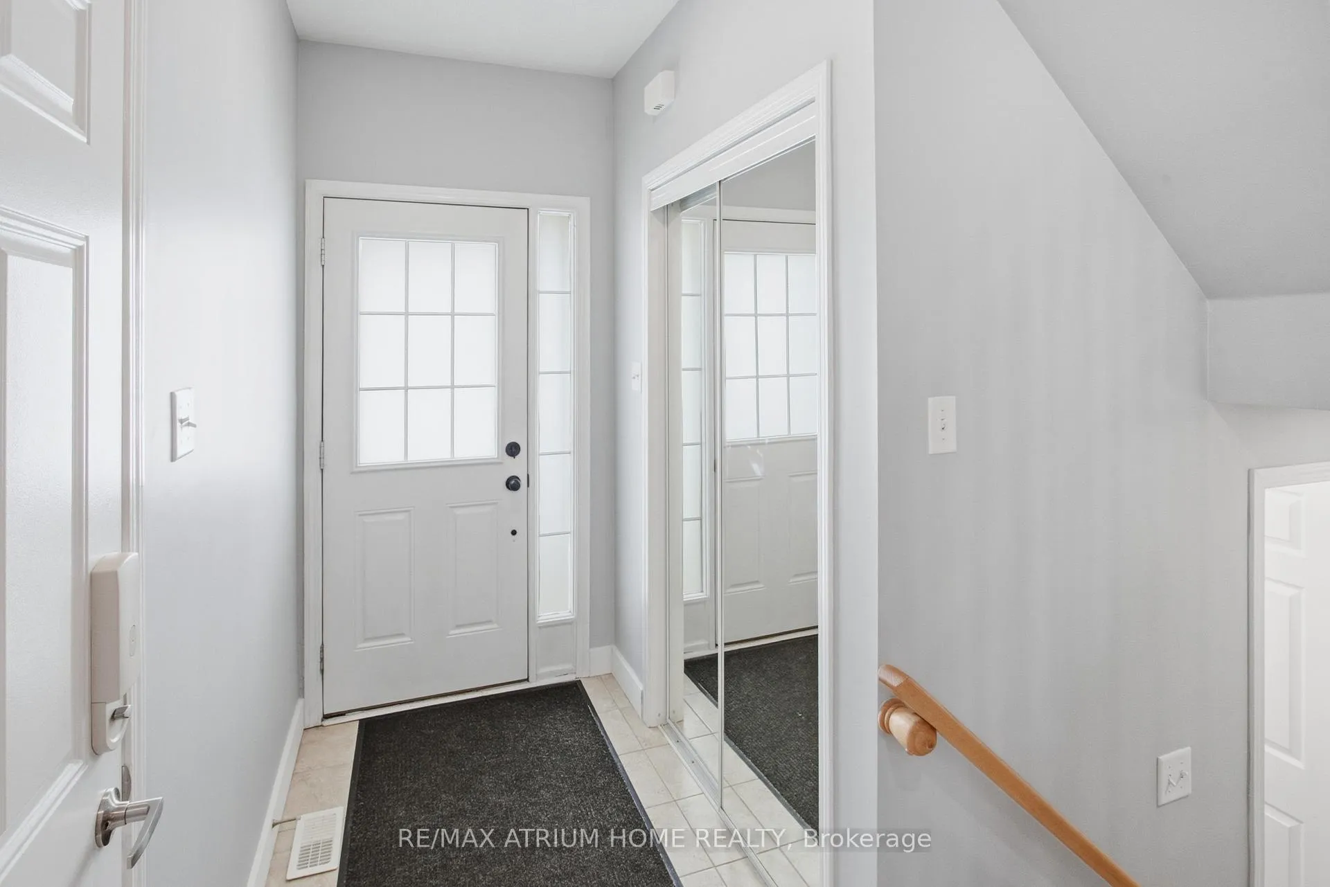 Photo 7 of 16 Kidd Circle, Aurora, Bayview Northeast — HOMEH