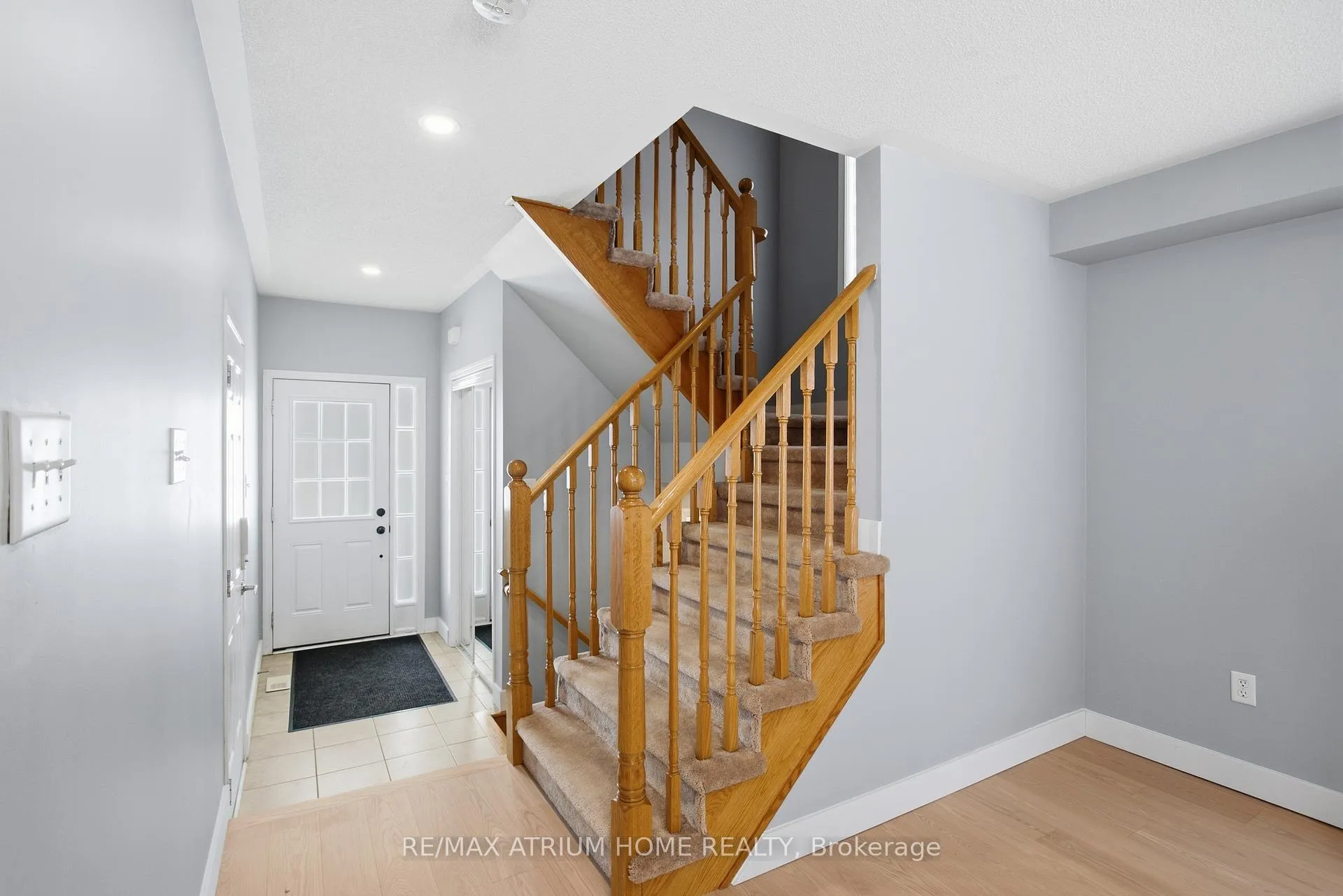 Photo 8 of 16 Kidd Circle, Aurora, Bayview Northeast — HOMEH