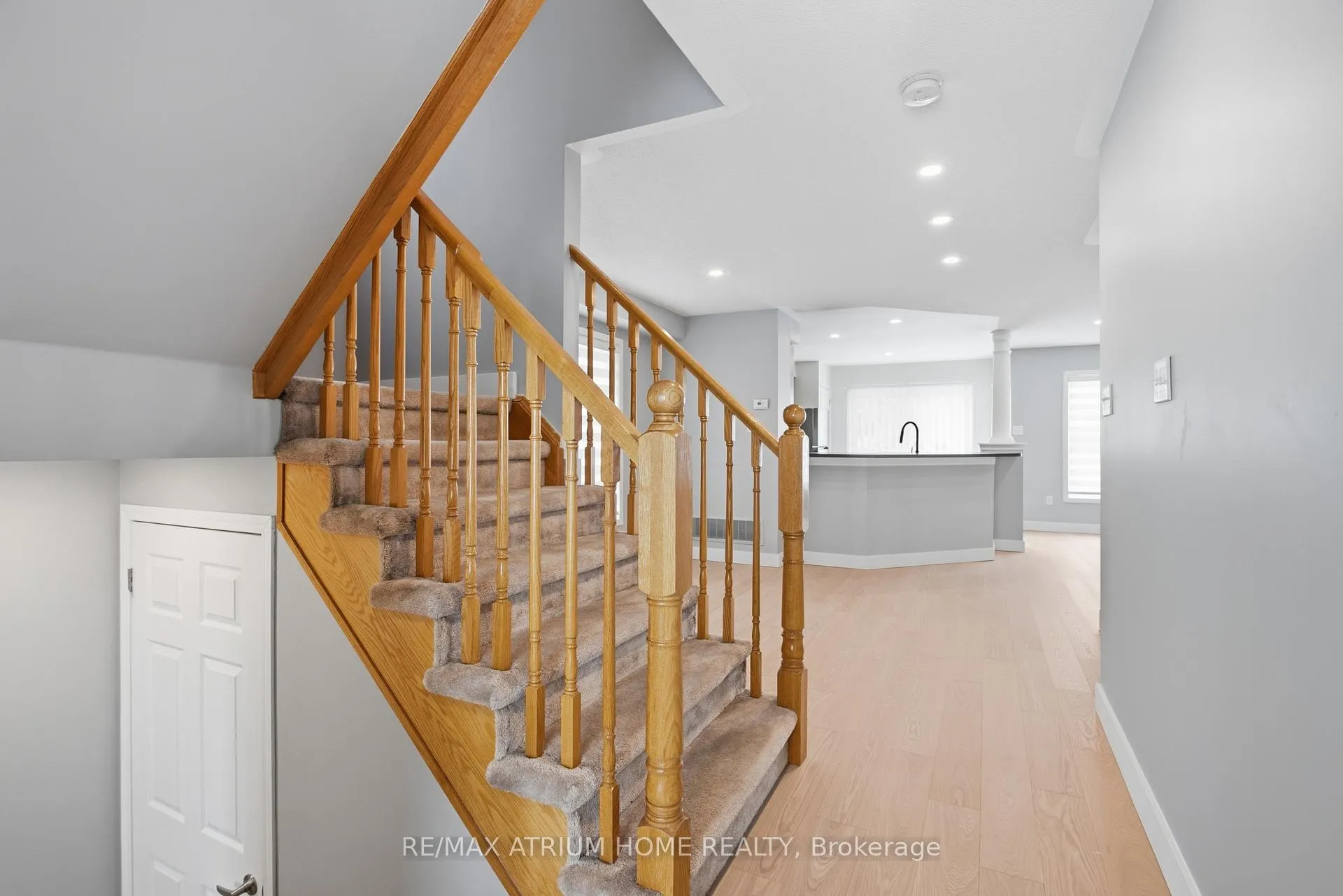 Photo 9 of 16 Kidd Circle, Aurora, Bayview Northeast — HOMEH