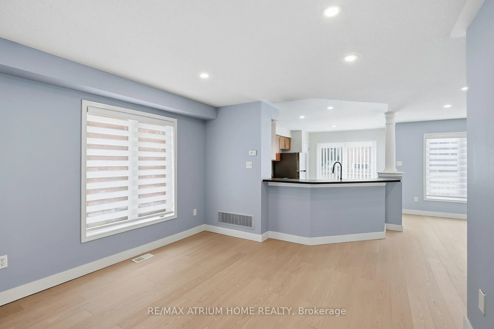 Photo 10 of 16 Kidd Circle, Aurora, Bayview Northeast — HOMEH
