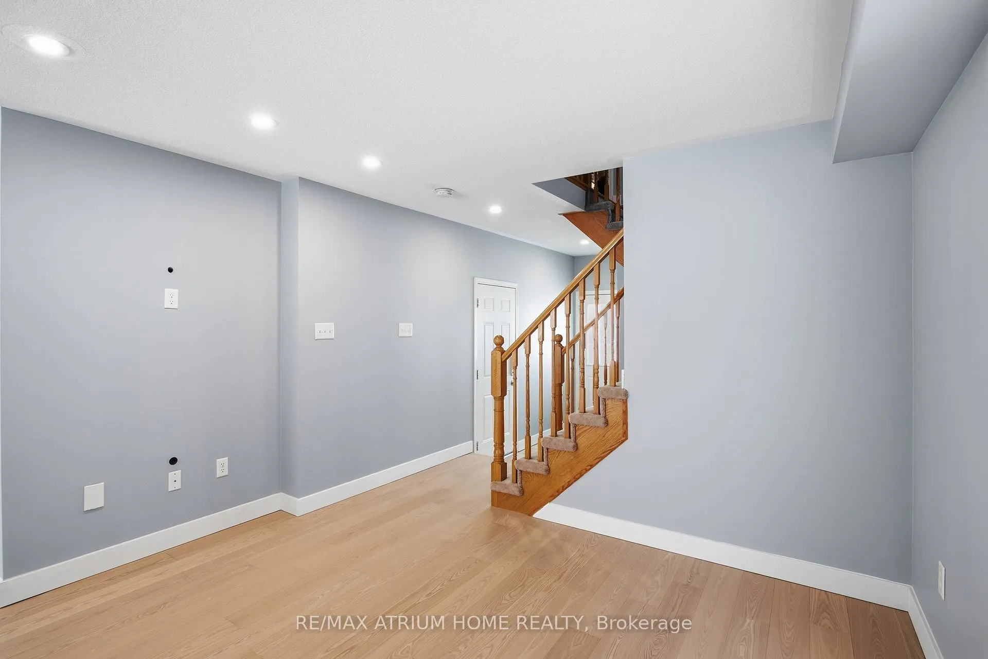 Photo 14 of 16 Kidd Circle, Aurora, Bayview Northeast — HOMEH