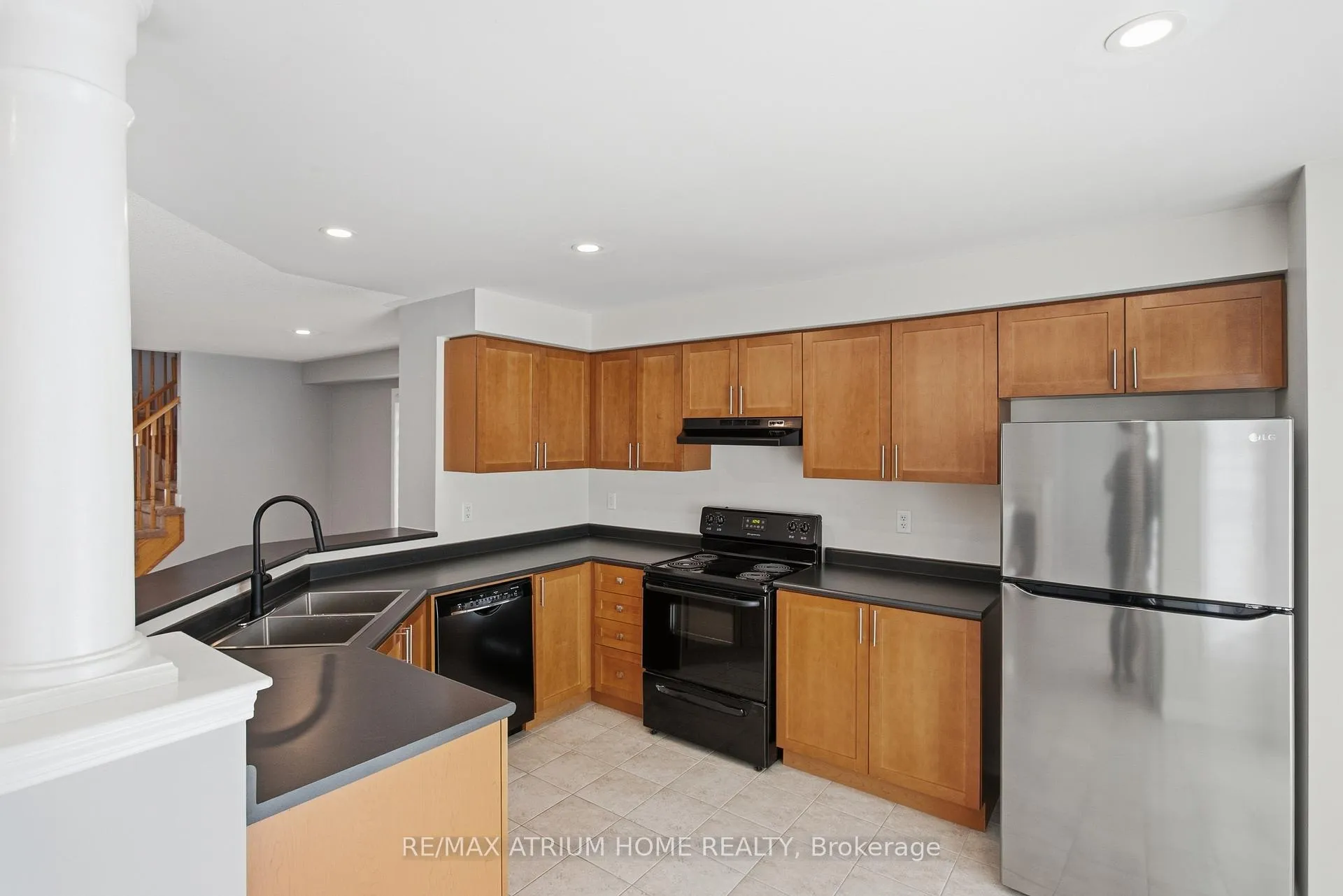 Photo 21 of 16 Kidd Circle, Aurora, Bayview Northeast — HOMEH