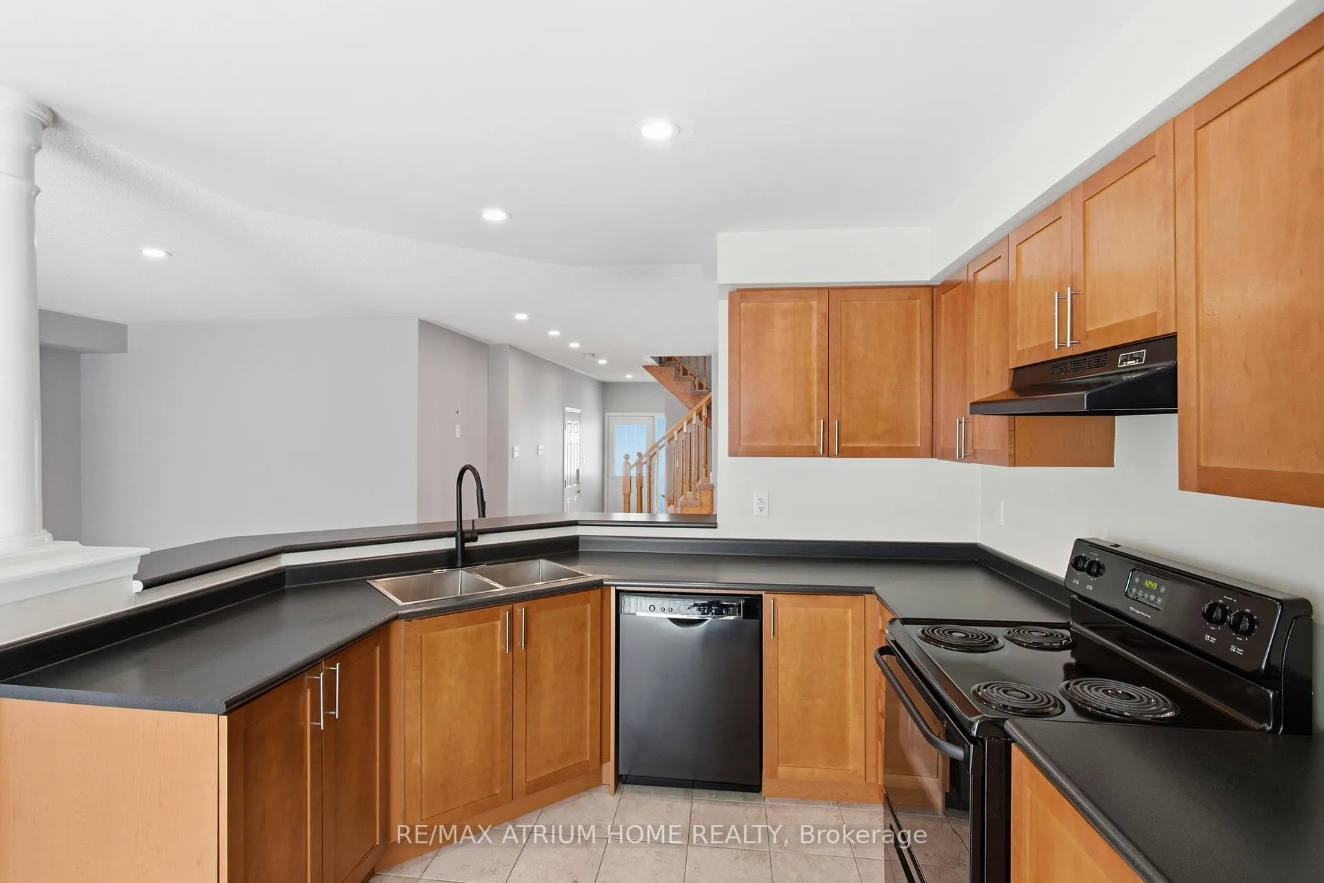 Photo 23 of 16 Kidd Circle, Aurora, Bayview Northeast — HOMEH